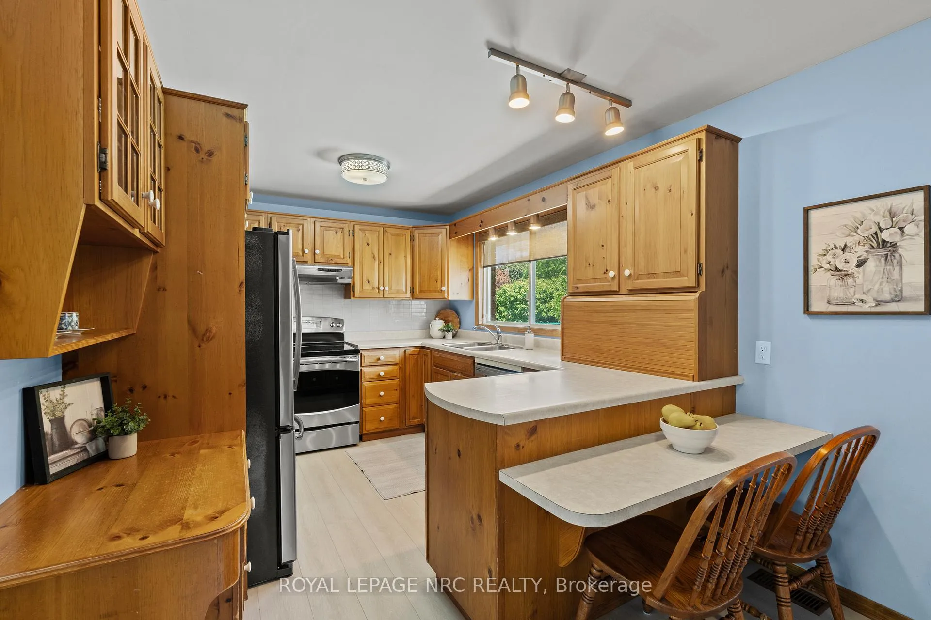 Photo 12 of 116 Windward Street, St. Catharines, Carlton/Bunting — HOMEH