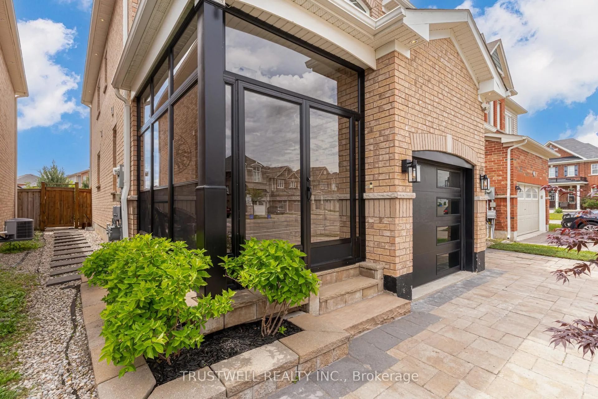 Photo 6 of 334 Trudeau Drive, Milton, Clarke — HOMEH