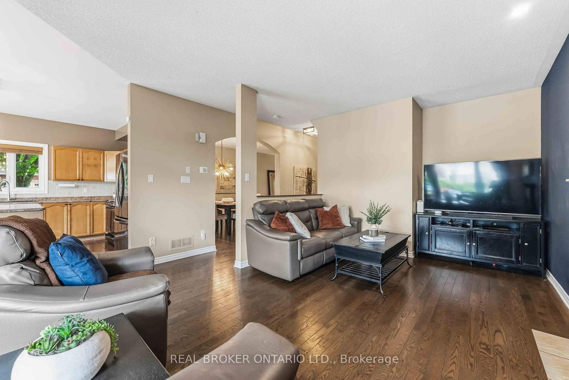 Photo 12 of 51 Denton Way, Ottawa, Fallingbrook/Gardenway South — HOMEH