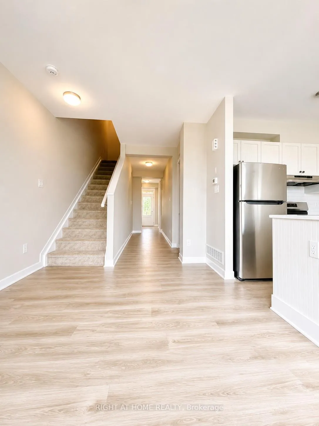 Photo 4 of 825 Andesite Terrace, Ottawa, Barrhaven - Half Moon Bay — HOMEH
