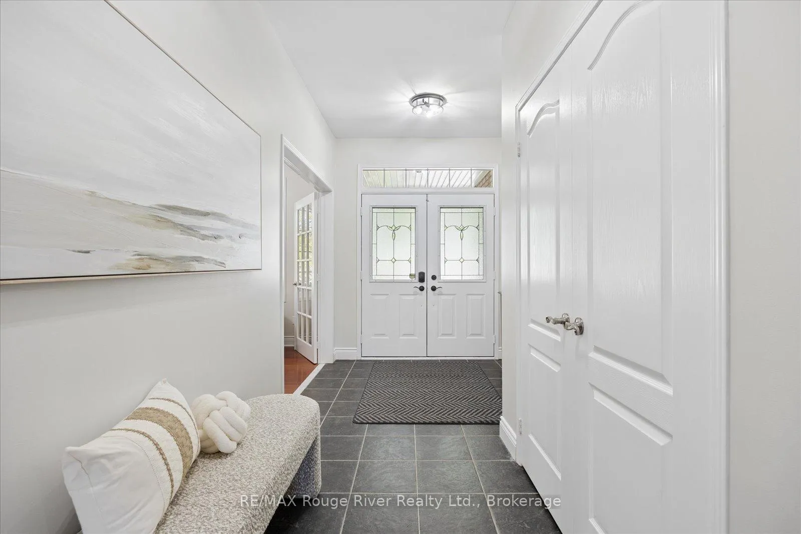 Photo 3 of 41 Leithridge Crescent, Whitby, Brooklin — HOMEH