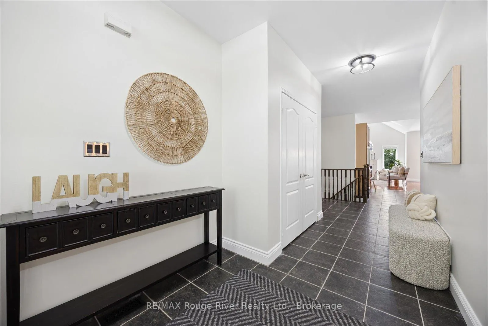 Photo 4 of 41 Leithridge Crescent, Whitby, Brooklin — HOMEH