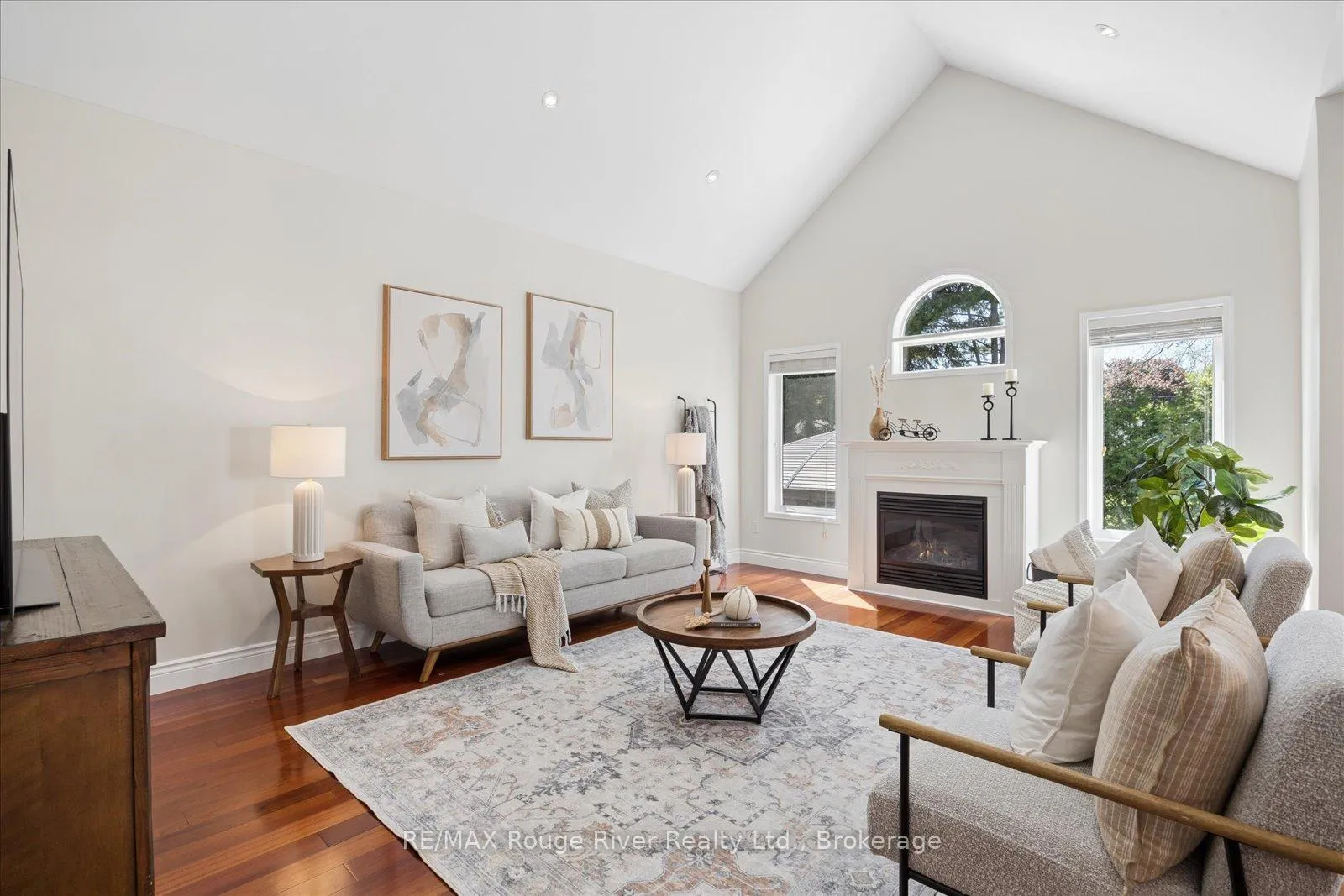 Photo 7 of 41 Leithridge Crescent, Whitby, Brooklin — HOMEH