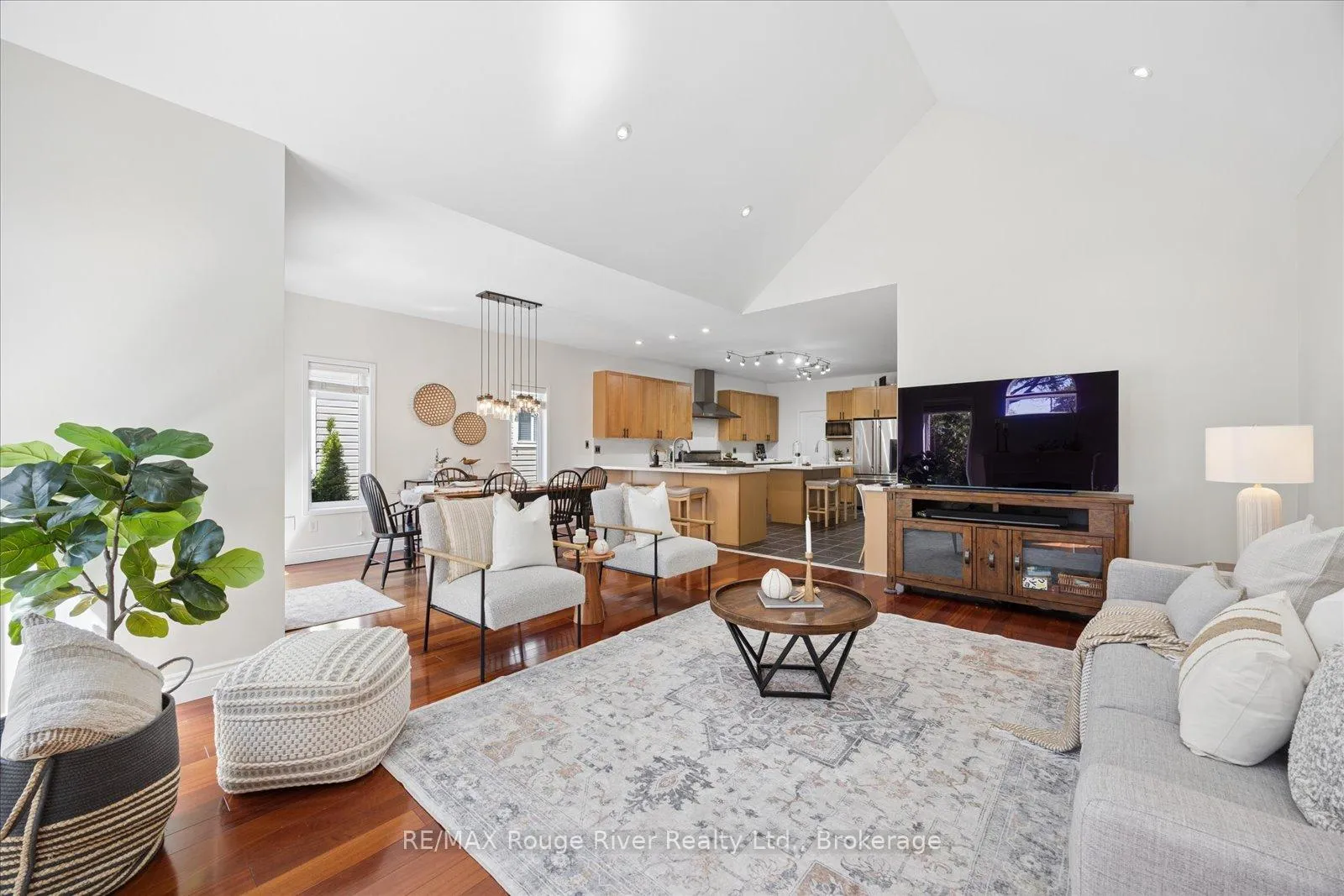 Photo 9 of 41 Leithridge Crescent, Whitby, Brooklin — HOMEH