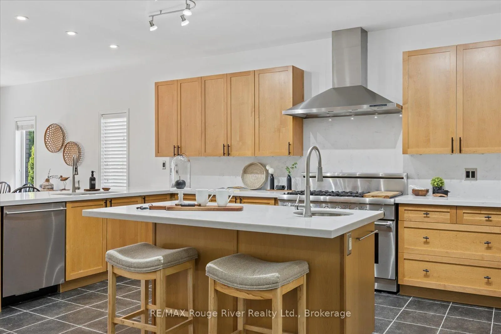 Photo 13 of 41 Leithridge Crescent, Whitby, Brooklin — HOMEH