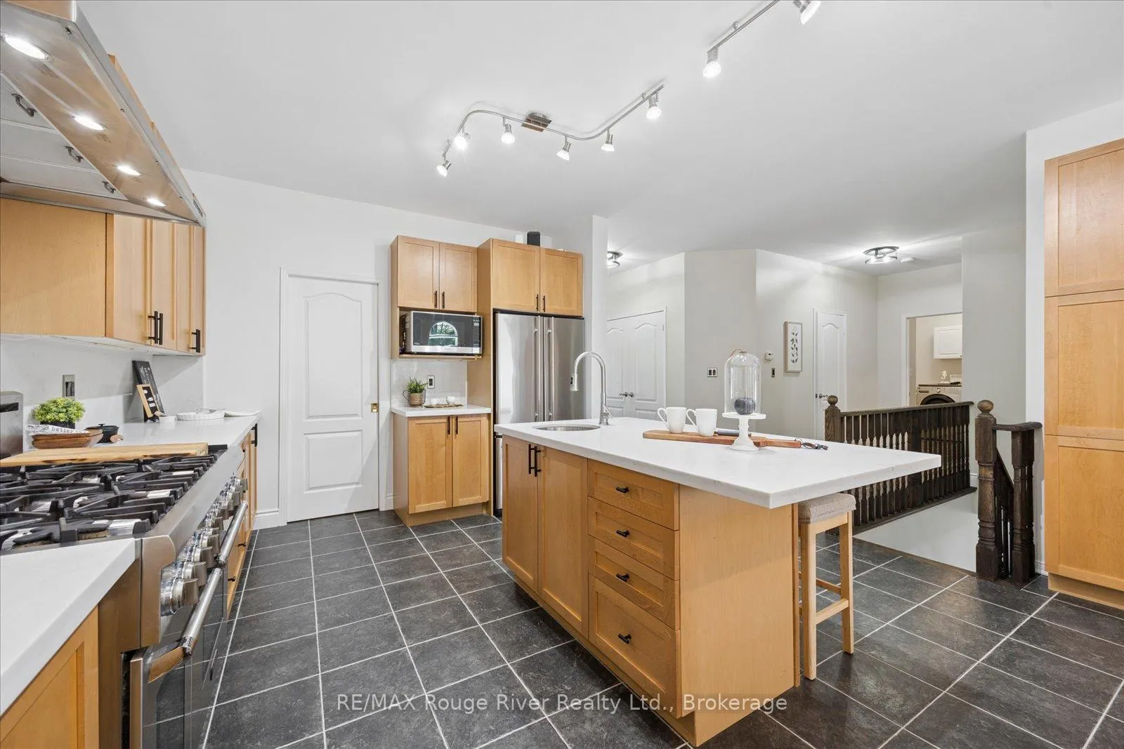 Photo 16 of 41 Leithridge Crescent, Whitby, Brooklin — HOMEH