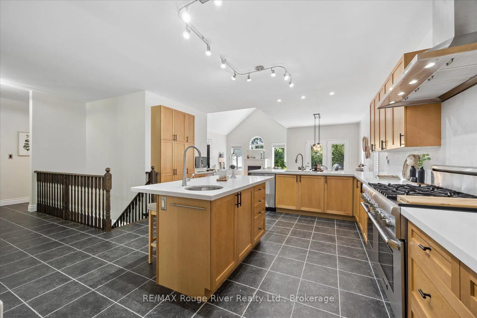 Photo 17 of 41 Leithridge Crescent, Whitby, Brooklin — HOMEH