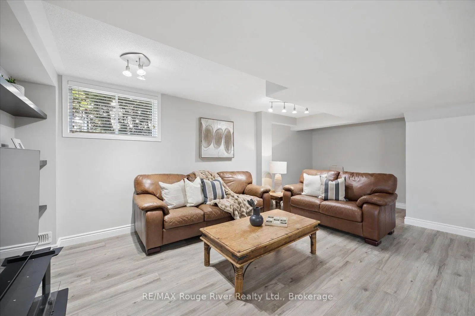 Photo 31 of 41 Leithridge Crescent, Whitby, Brooklin — HOMEH