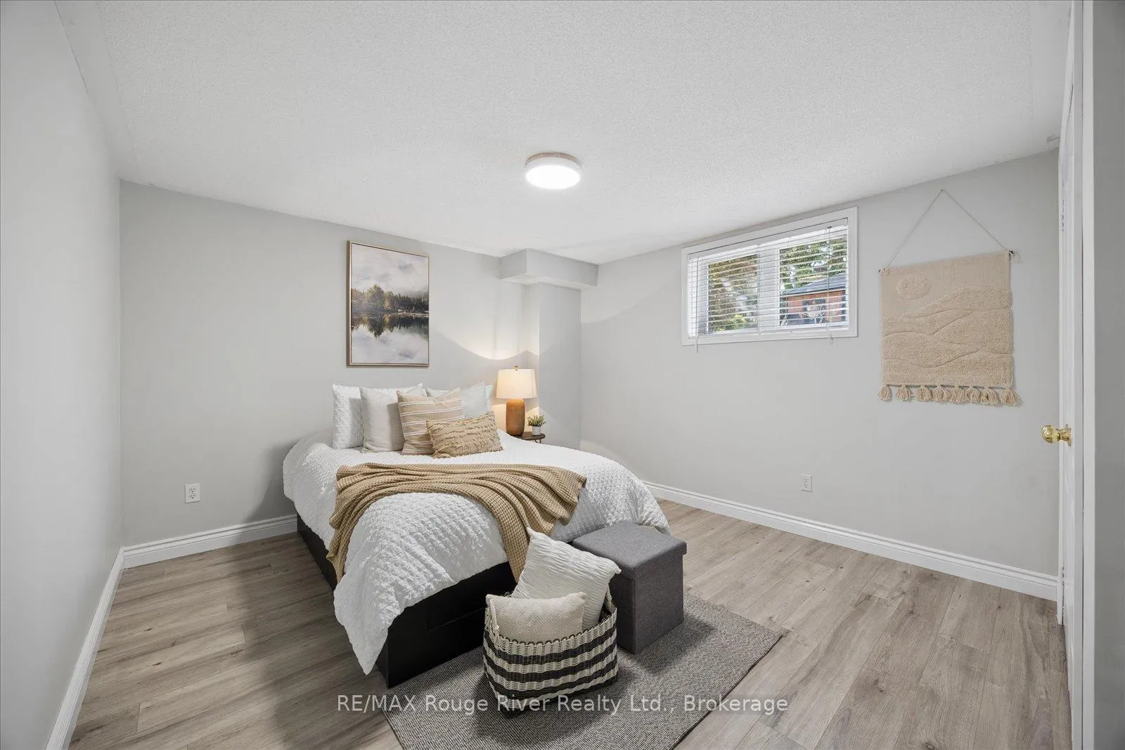 Photo 33 of 41 Leithridge Crescent, Whitby, Brooklin — HOMEH