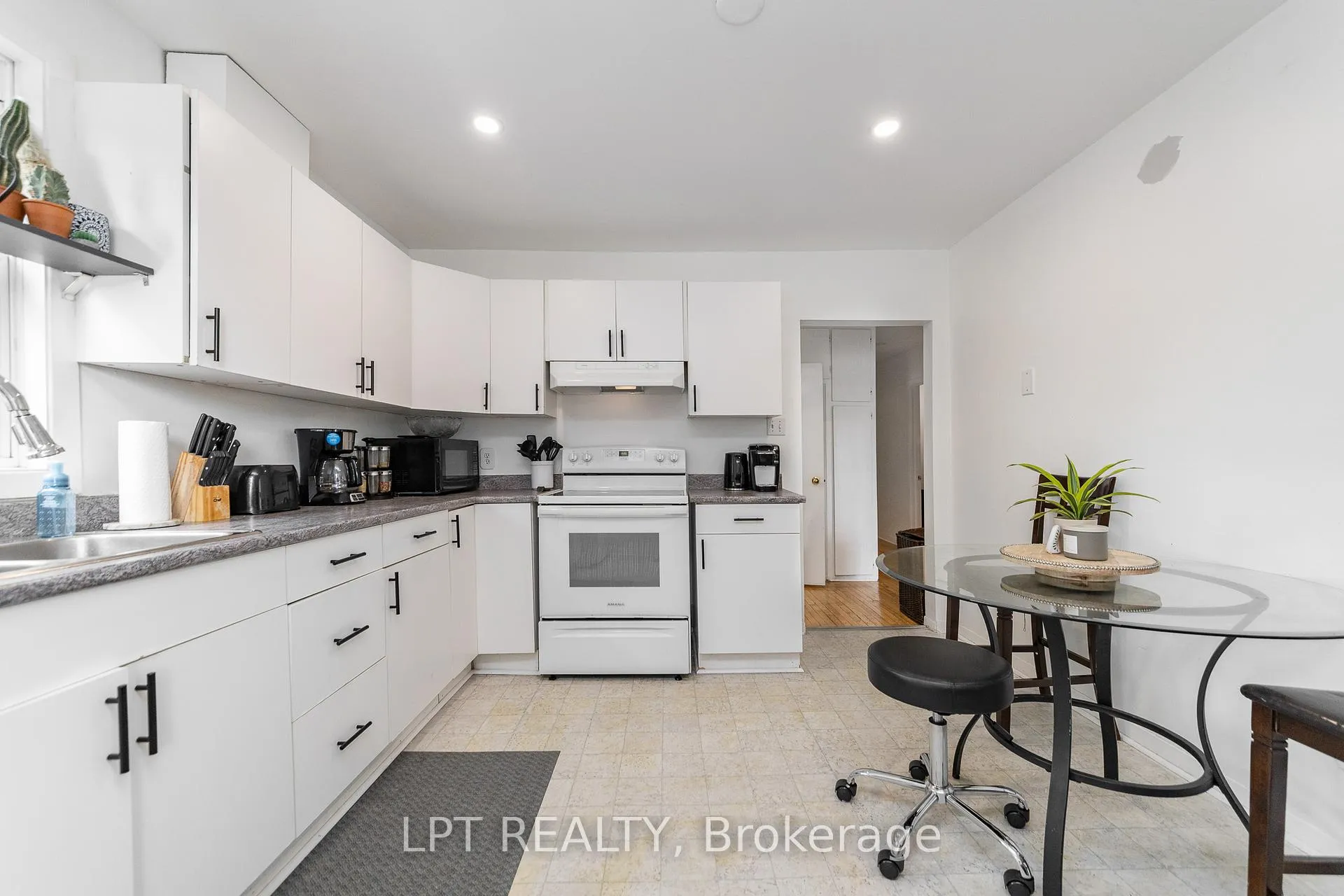 Photo 10 of 361 Iberville Street, Ottawa, Vanier — HOMEH