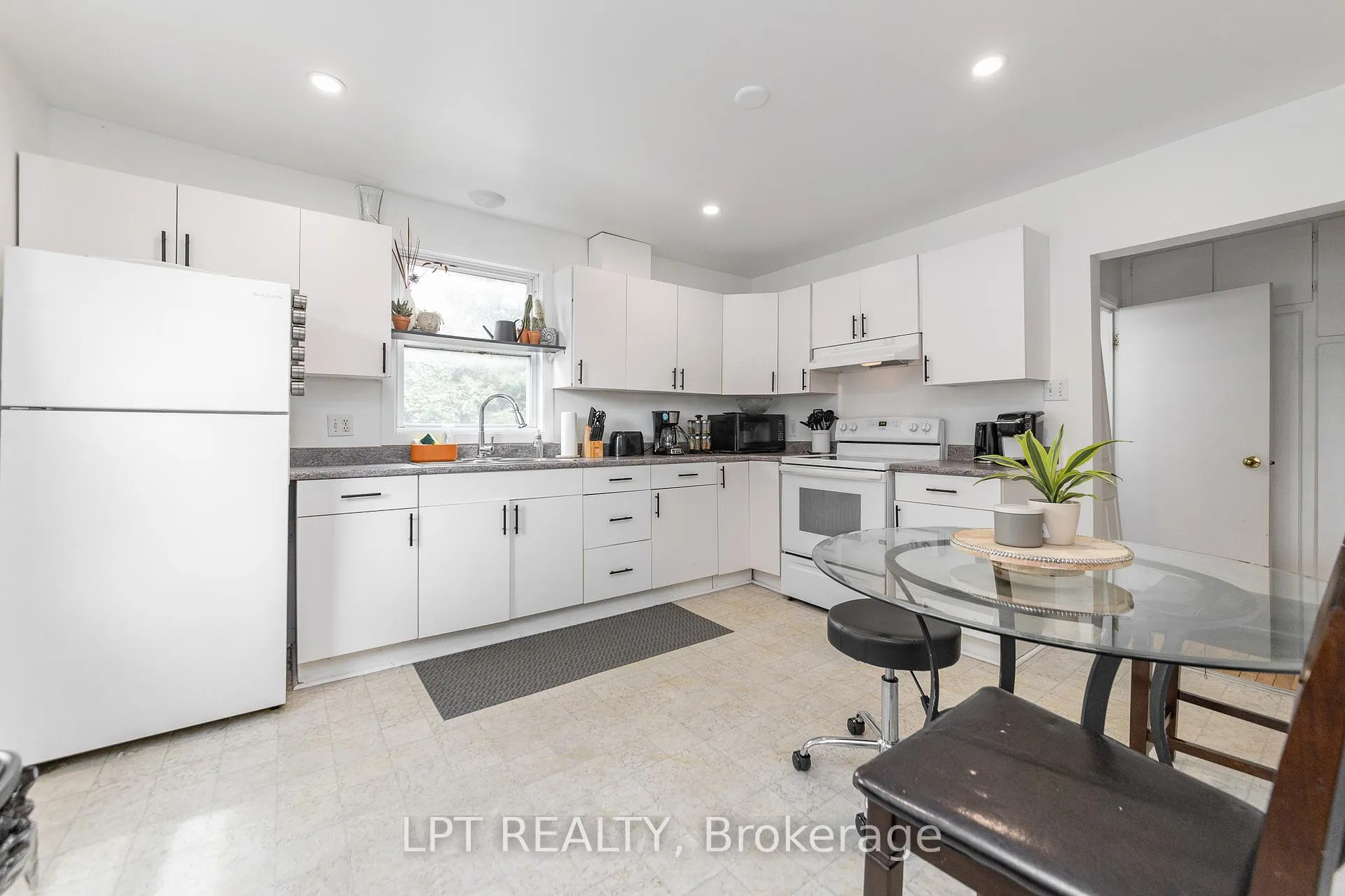 Photo 12 of 361 Iberville Street, Ottawa, Vanier — HOMEH