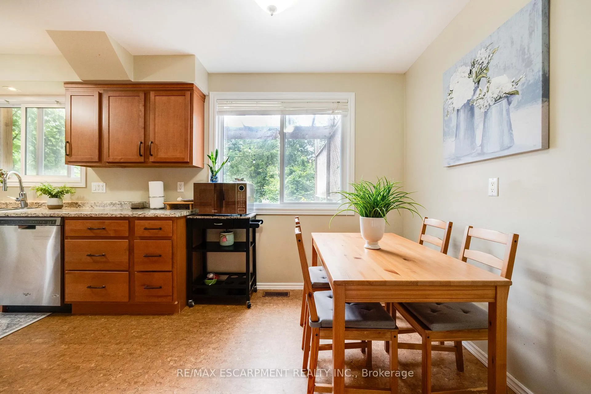 Photo 6 of 69 Tollgate Road, Brantford — HOMEH