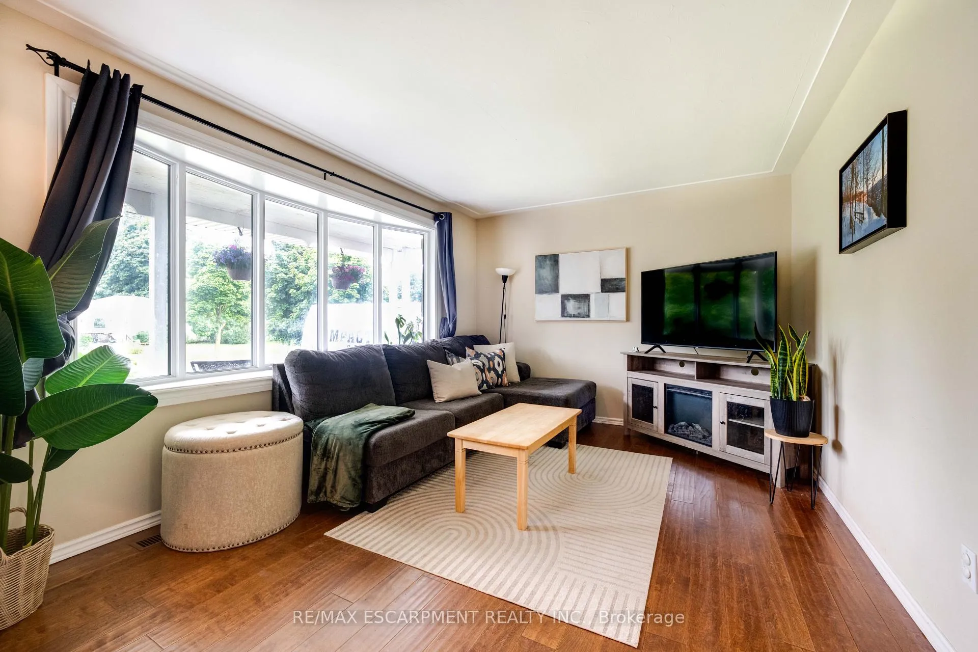 Photo 9 of 69 Tollgate Road, Brantford — HOMEH