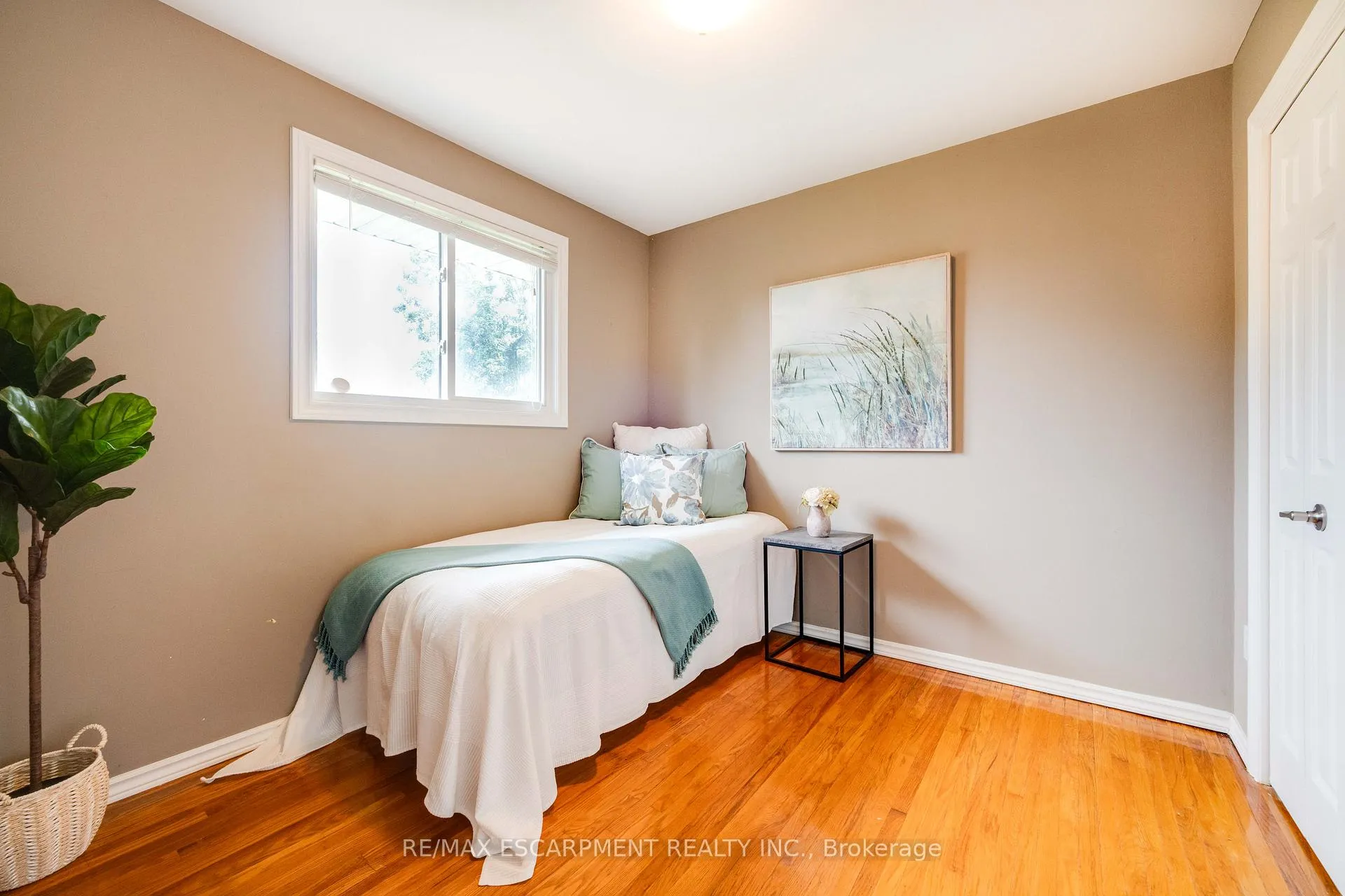 Photo 13 of 69 Tollgate Road, Brantford — HOMEH