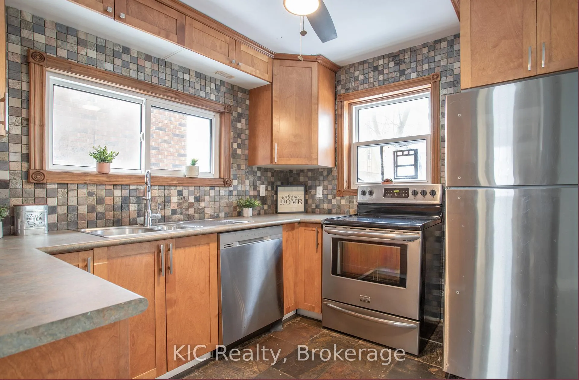 Photo 14 of 200 Oshawa Boulevard N, Oshawa, O'Neill — HOMEH
