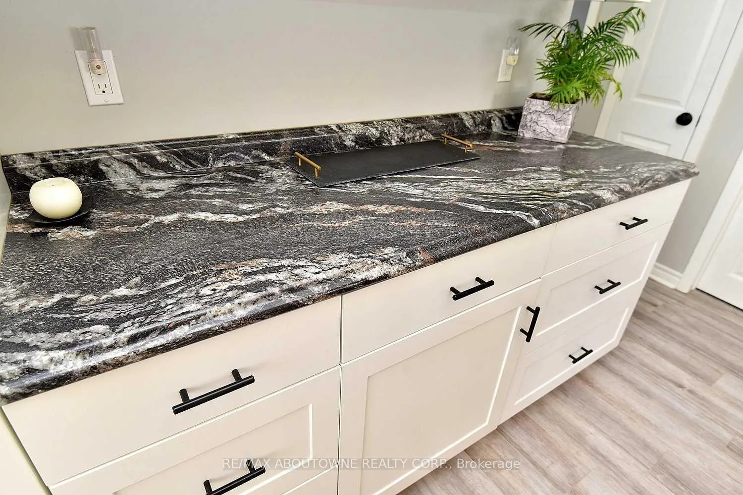 Photo 14 of 314 Bevan Drive, Burlington, Appleby — HOMEH
