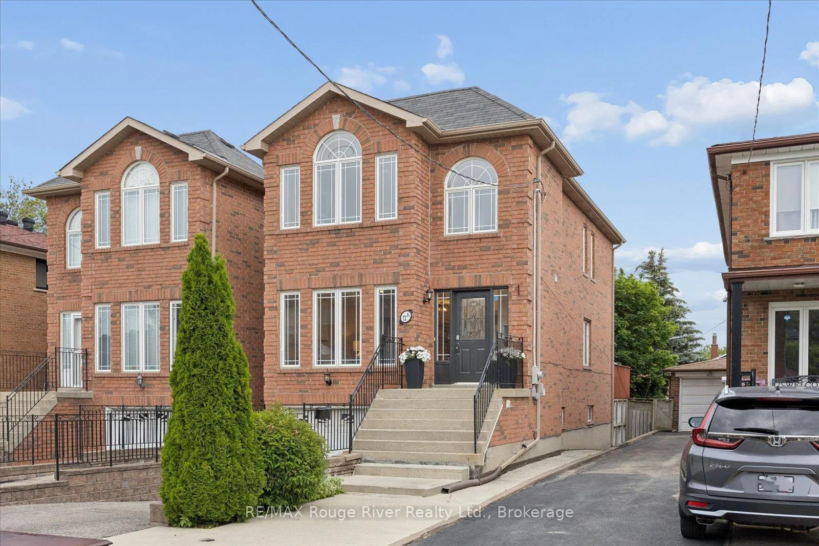 Photo 2 of 72a Laurel Avenue, Scarborough, Kennedy Park — HOMEH