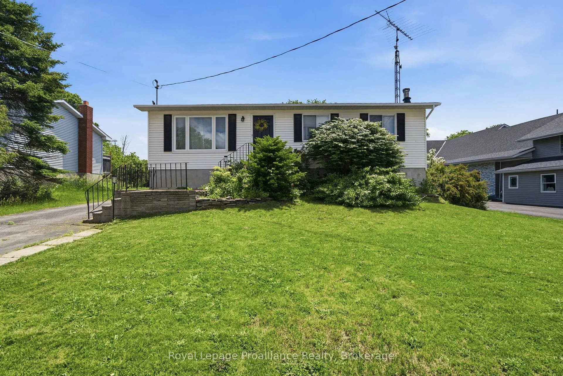 Photo 2 of 429 County Rd 19, Prince Edward County, Ameliasburg Ward — HOMEH
