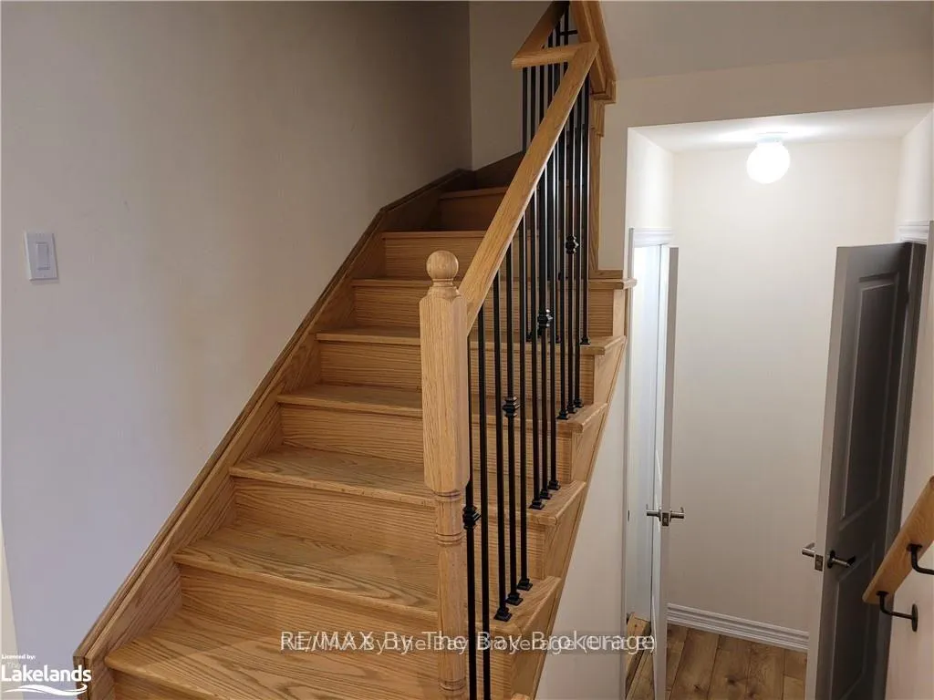Photo 7 of 3 Bianca Crescent, Wasaga Beach — HOMEH