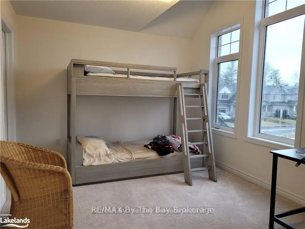 Photo 12 of 3 Bianca Crescent, Wasaga Beach — HOMEH
