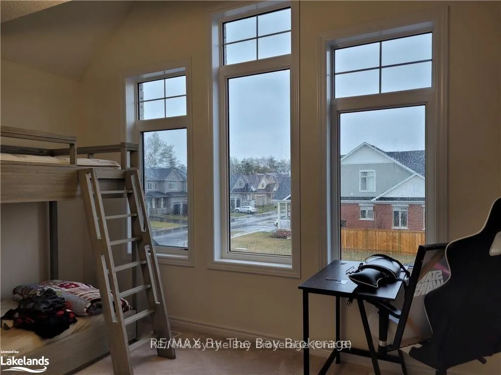 Photo 13 of 3 Bianca Crescent, Wasaga Beach — HOMEH