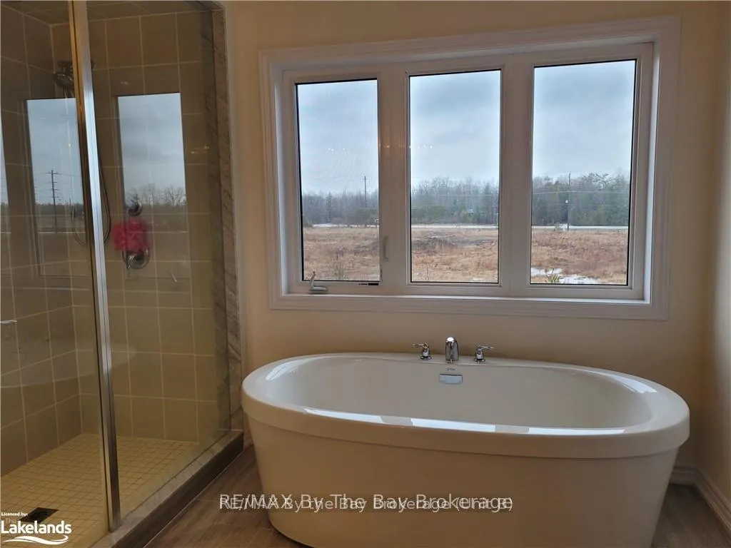 Photo 16 of 3 Bianca Crescent, Wasaga Beach — HOMEH