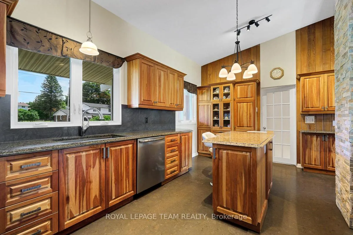 Photo 15 of 5576 South River Drive, Ottawa, Manotick Long Island & Nicholls Island — HOMEH