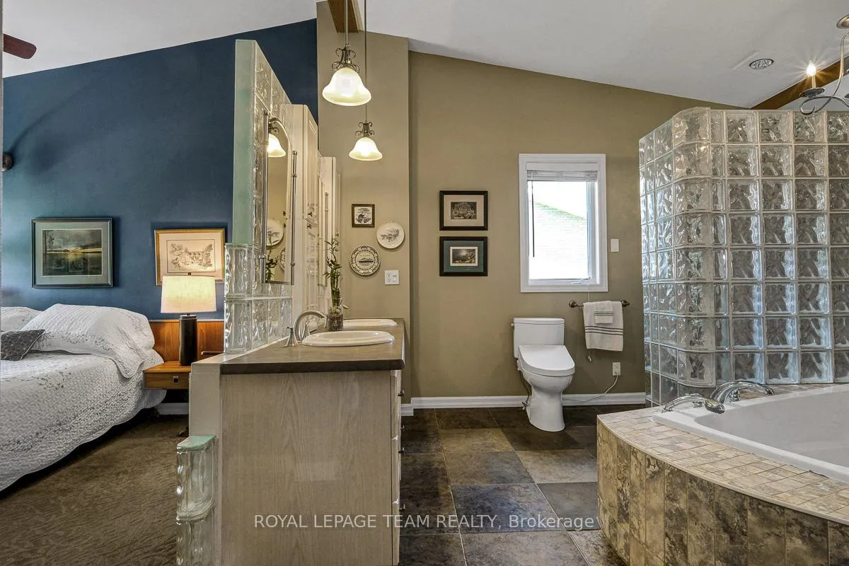 Photo 25 of 5576 South River Drive, Ottawa, Manotick Long Island & Nicholls Island — HOMEH