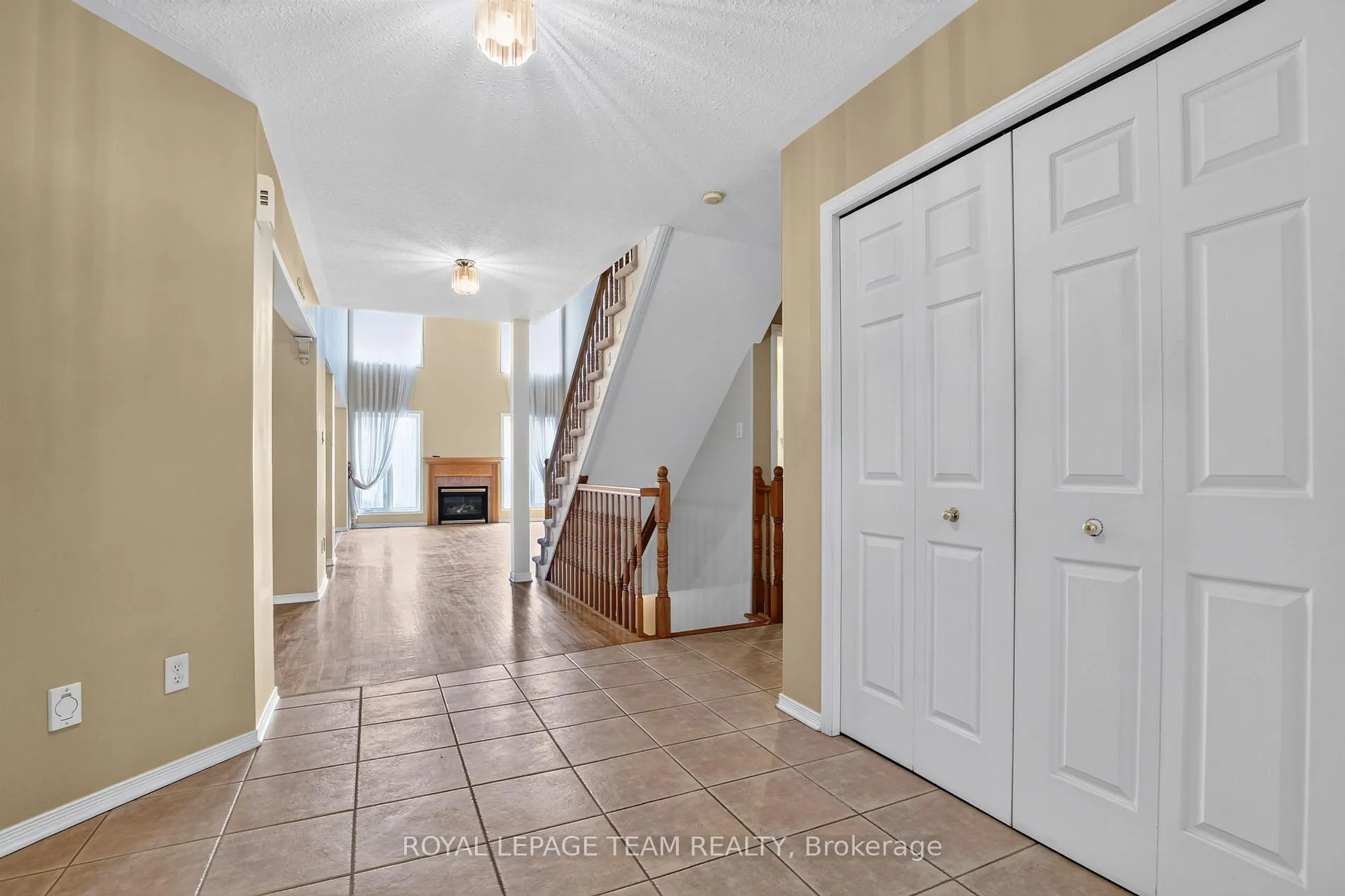 Photo 5 of 1115 Grenon Avenue, Ottawa, Fairfield Heights — HOMEH