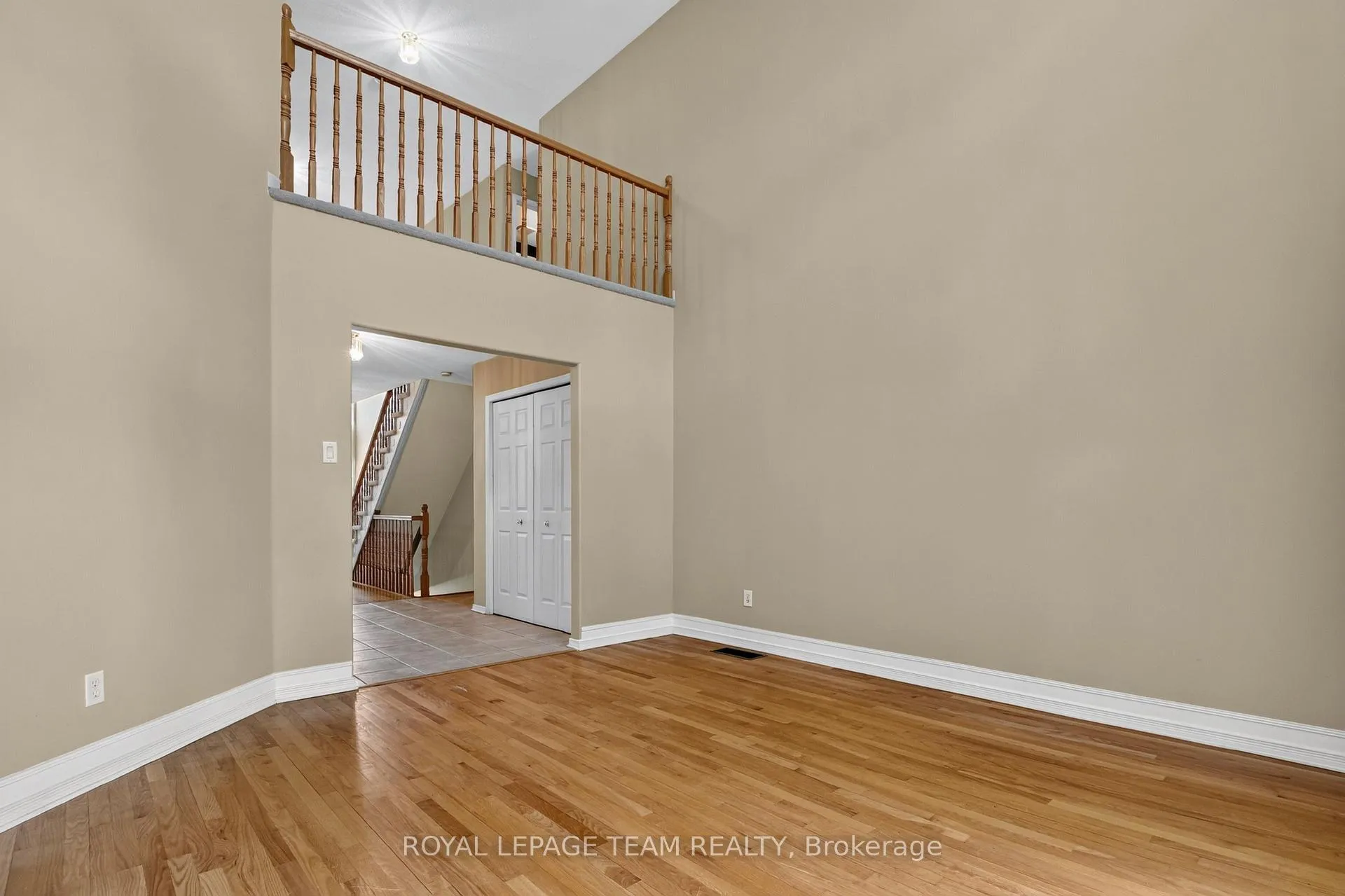 Photo 8 of 1115 Grenon Avenue, Ottawa, Fairfield Heights — HOMEH