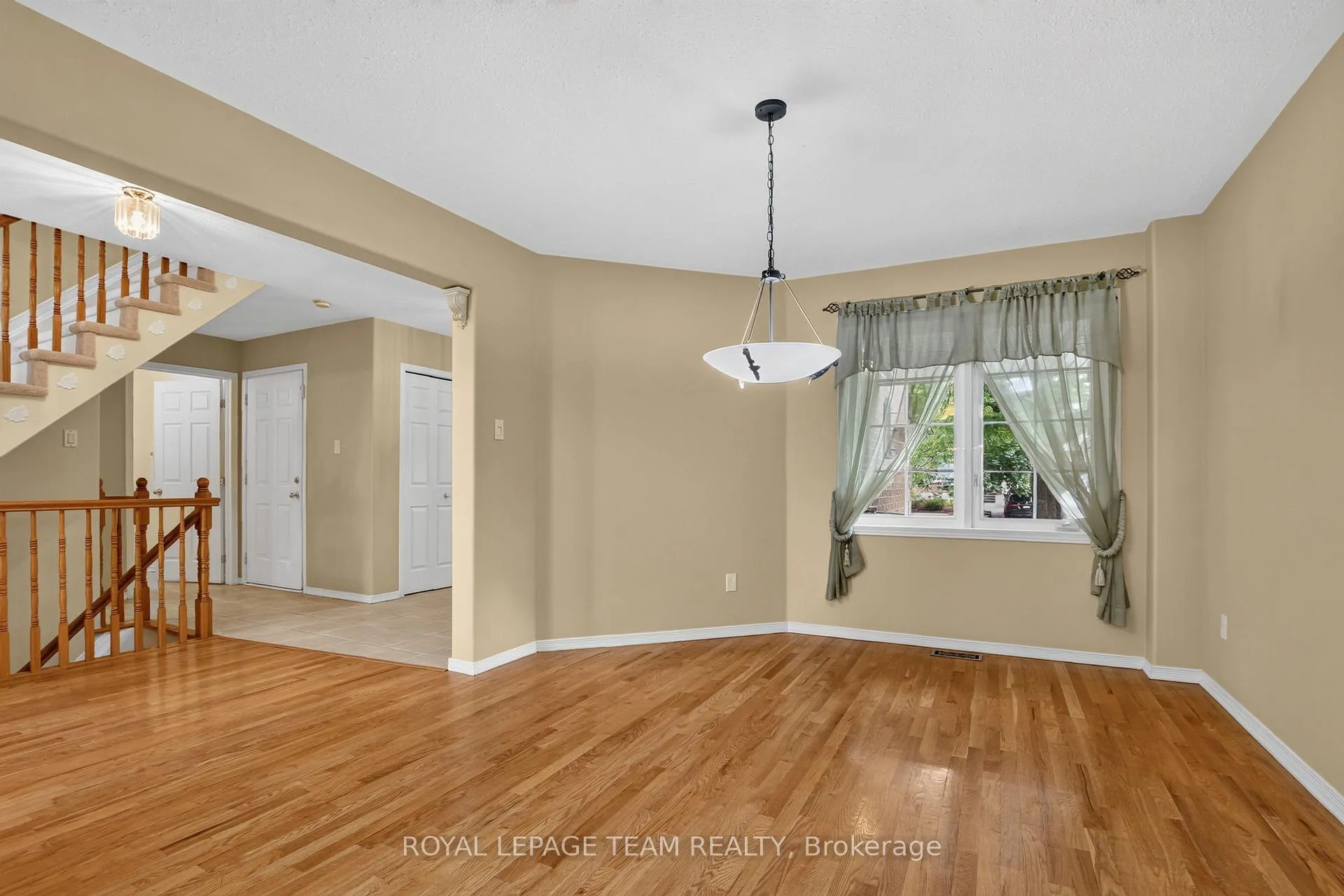 Photo 10 of 1115 Grenon Avenue, Ottawa, Fairfield Heights — HOMEH