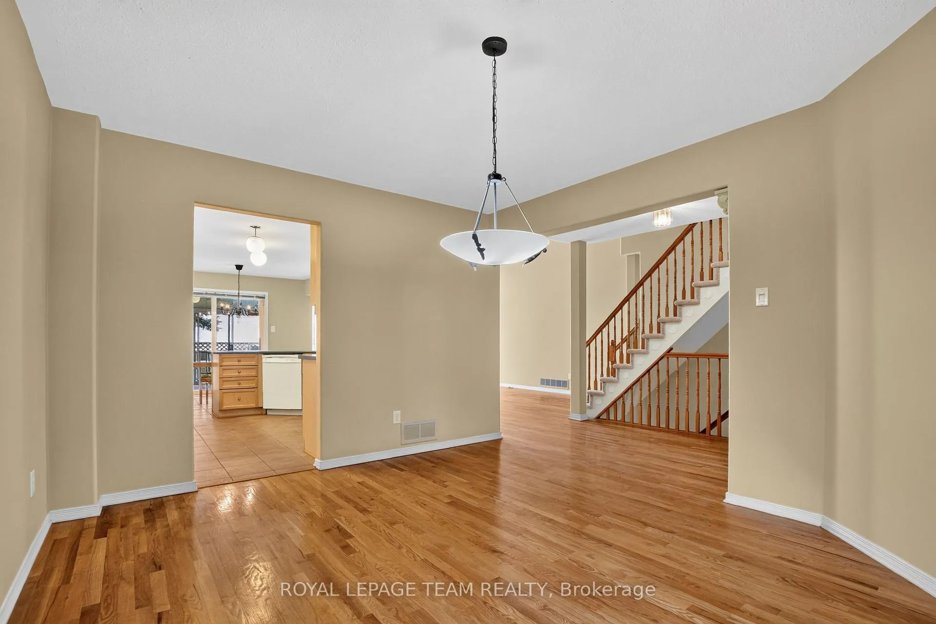 Photo 11 of 1115 Grenon Avenue, Ottawa, Fairfield Heights — HOMEH