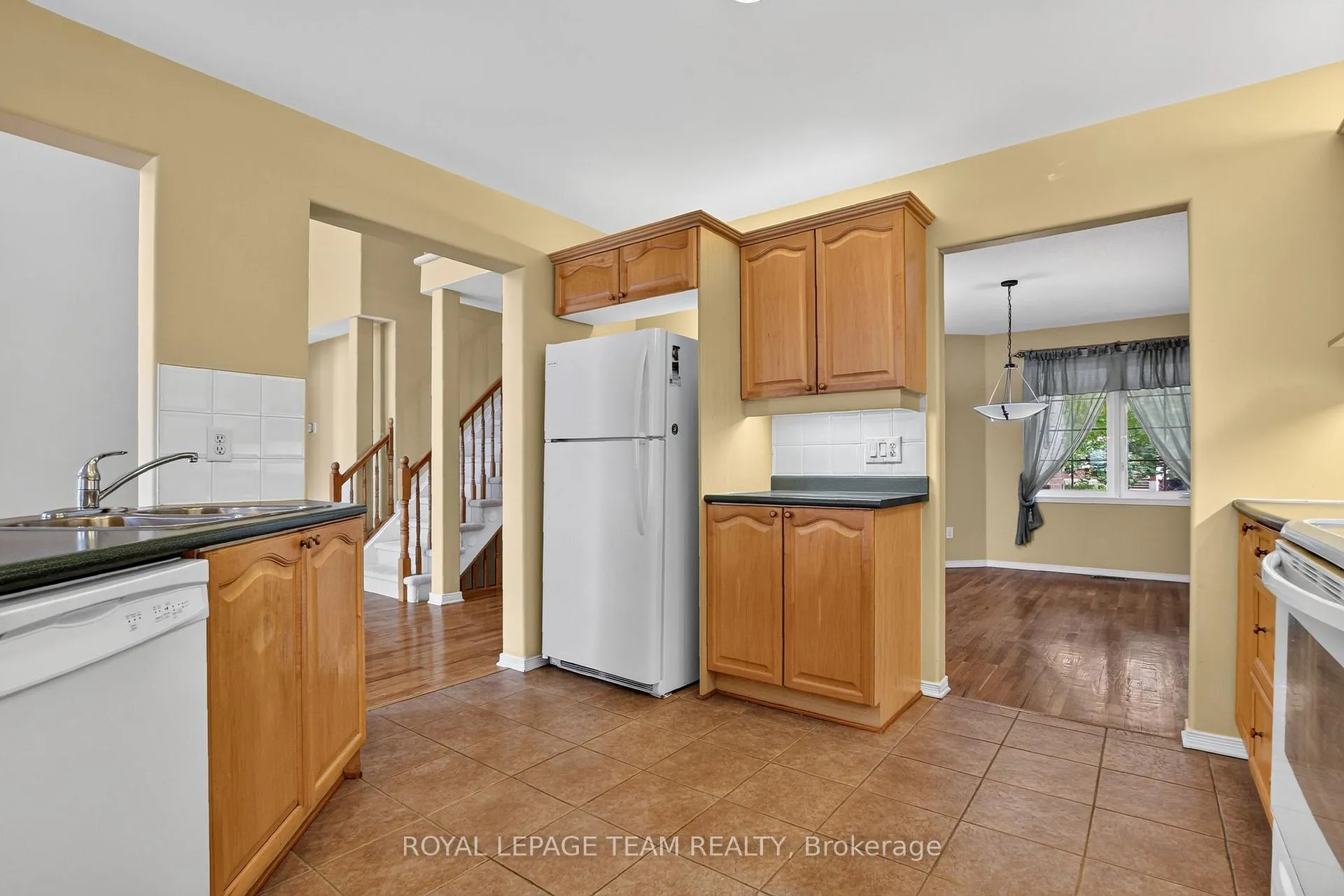 Photo 14 of 1115 Grenon Avenue, Ottawa, Fairfield Heights — HOMEH