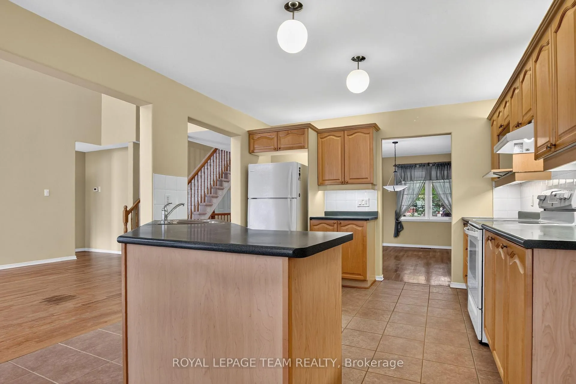 Photo 15 of 1115 Grenon Avenue, Ottawa, Fairfield Heights — HOMEH
