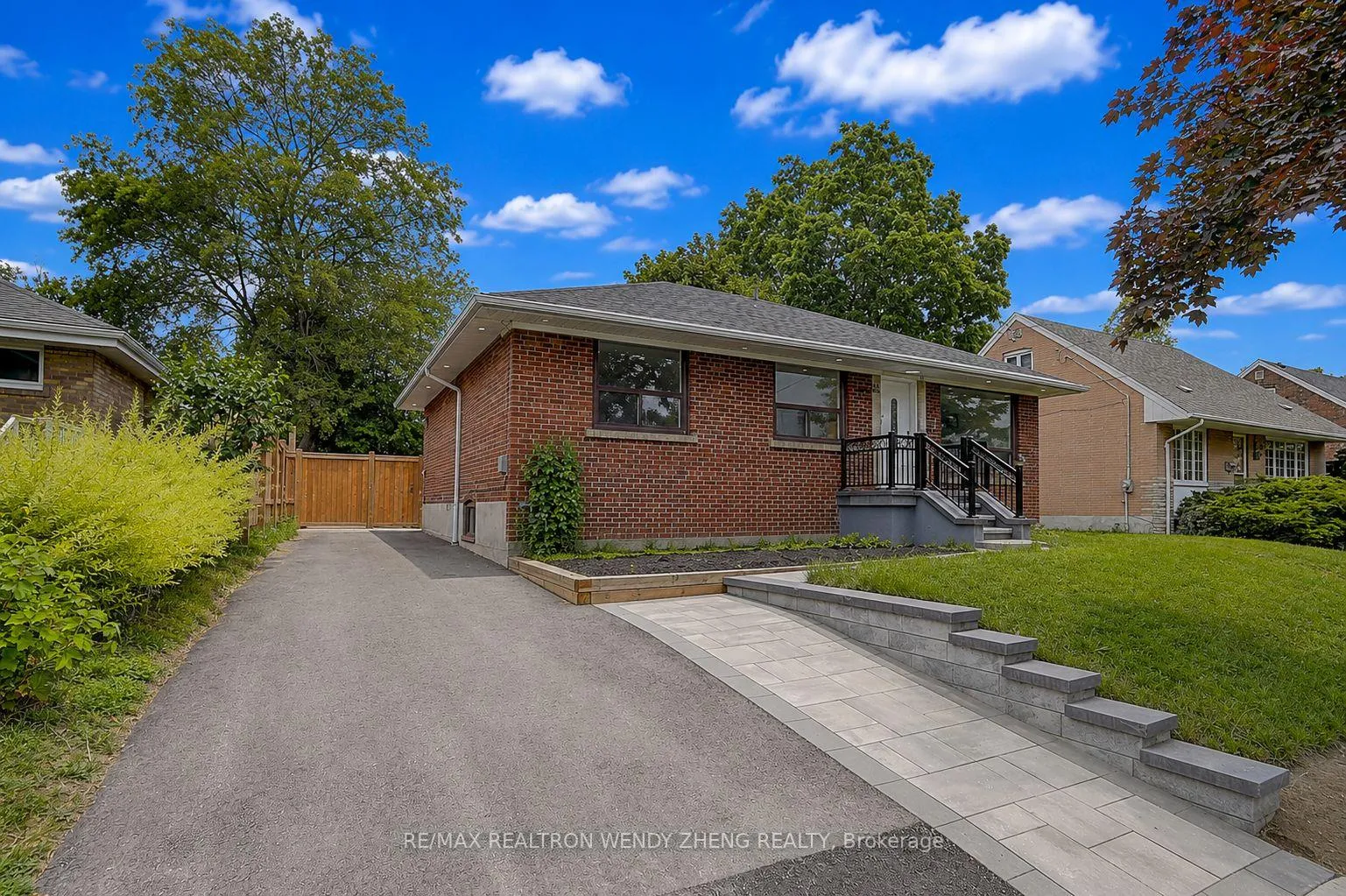 Photo 1 of 18 Courton Drive, Scarborough, Wexford-Maryvale — HOMEH