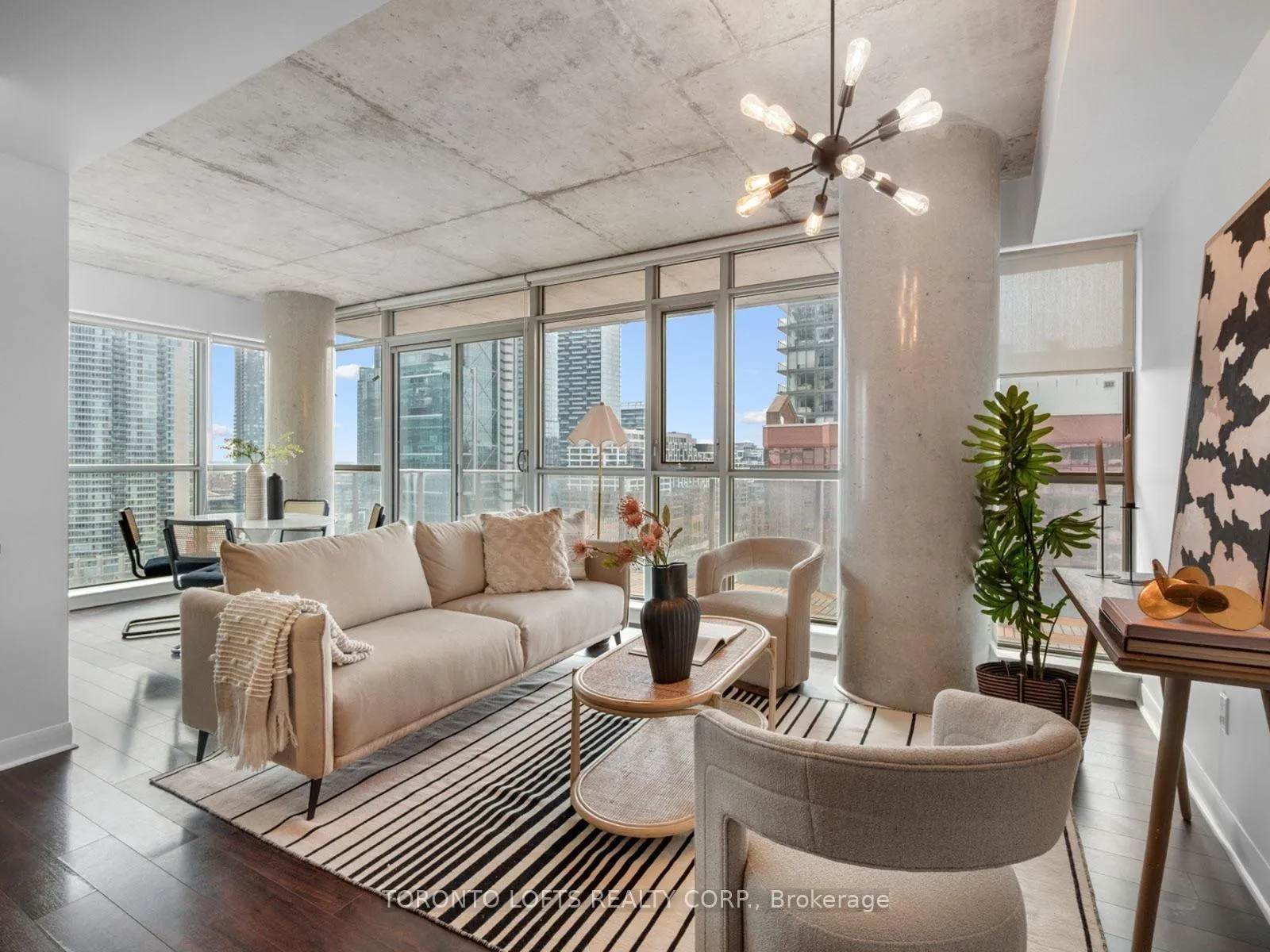 Front of Unit 1502, 375 King Street W