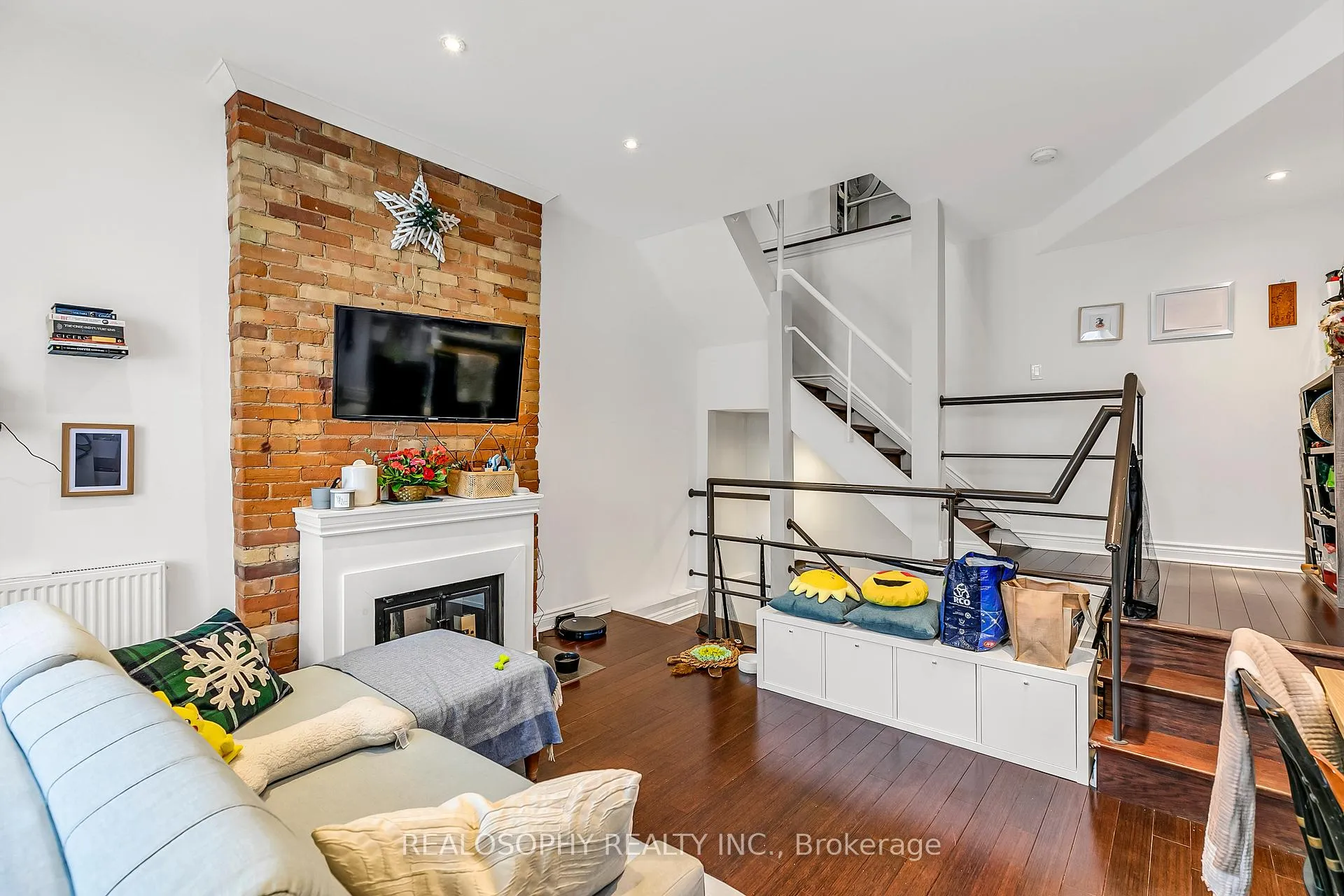 Photo 2 of 626 Huron Street, Toronto, The Annex — HOMEH