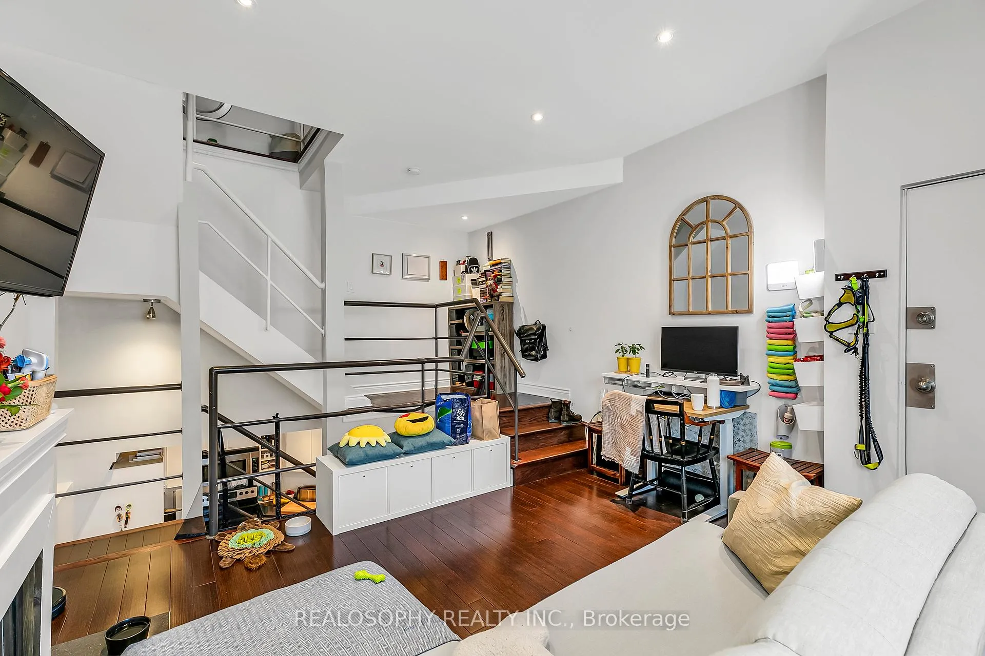 Photo 4 of 626 Huron Street, Toronto, The Annex — HOMEH