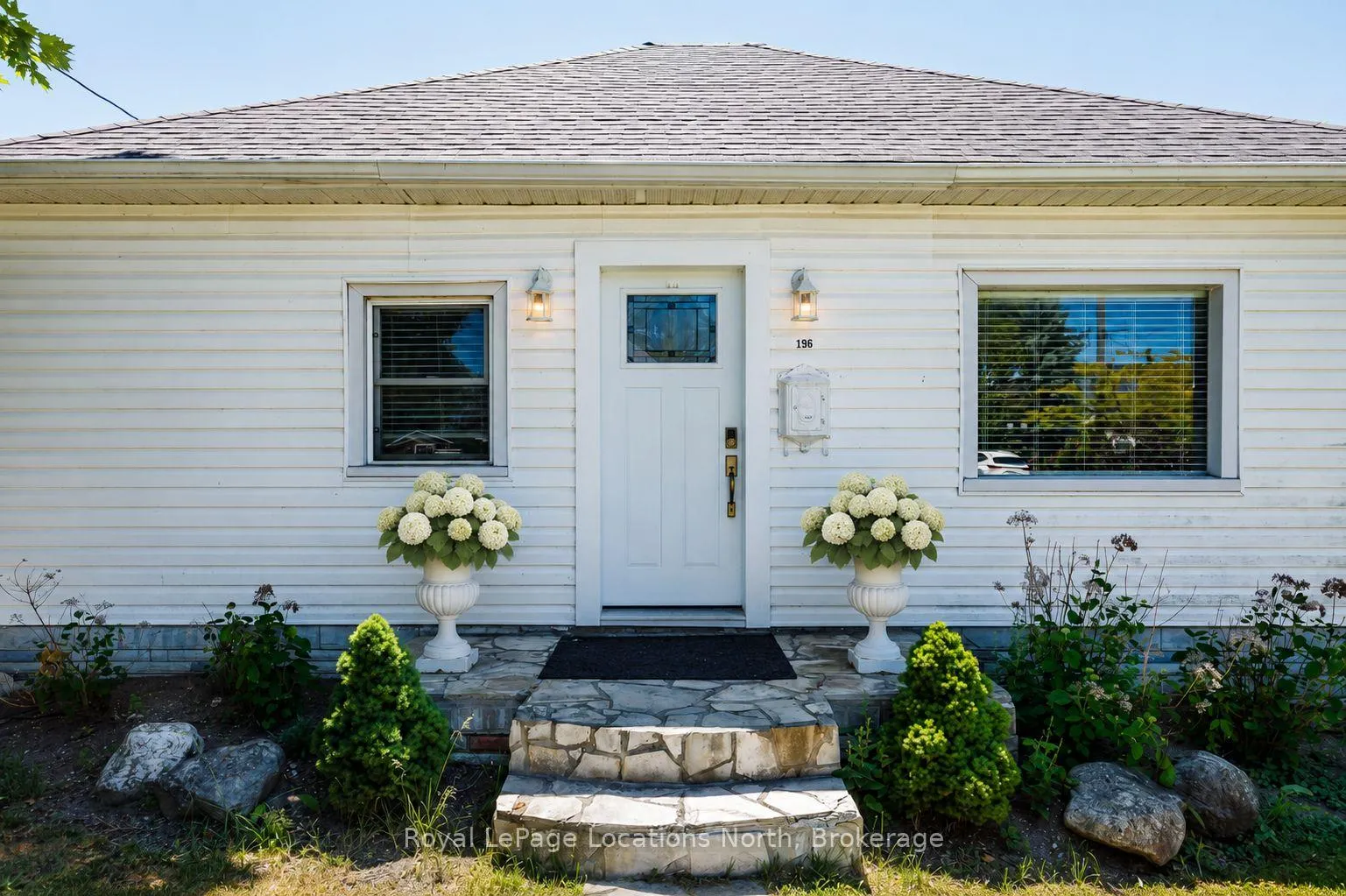Photo 2 of 196 Simcoe Street, Collingwood — HOMEH