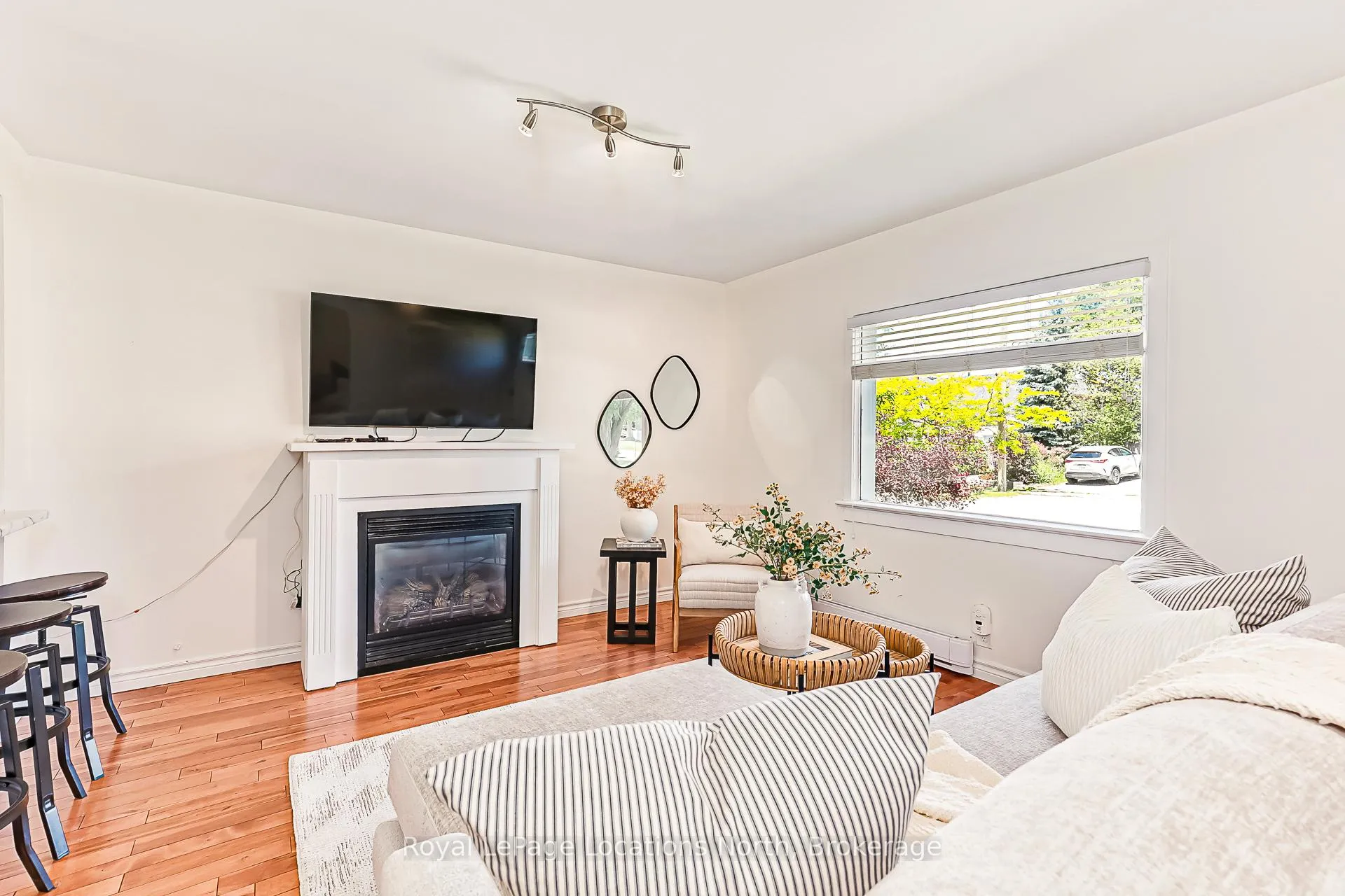 Photo 5 of 196 Simcoe Street, Collingwood — HOMEH