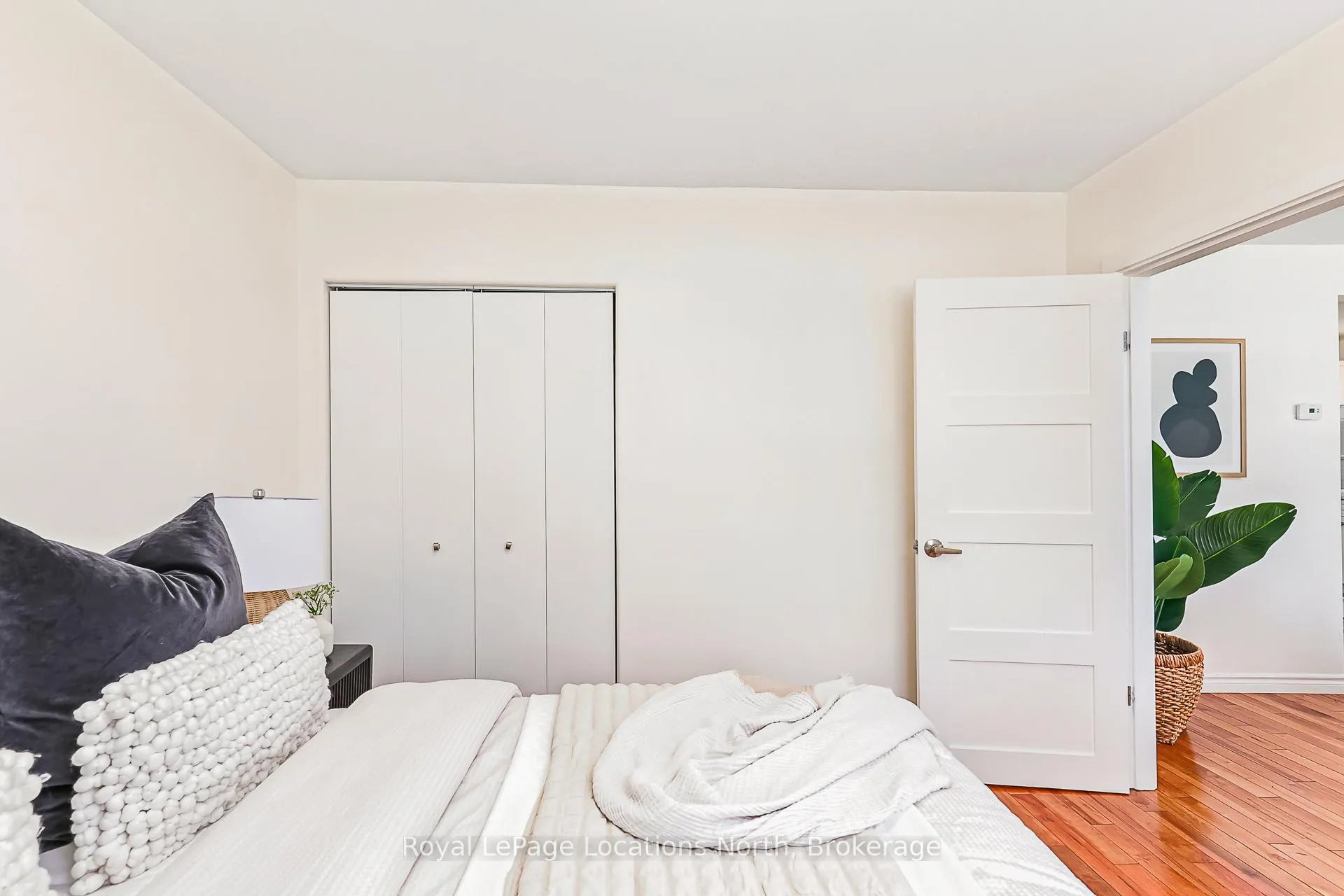 Photo 14 of 196 Simcoe Street, Collingwood — HOMEH