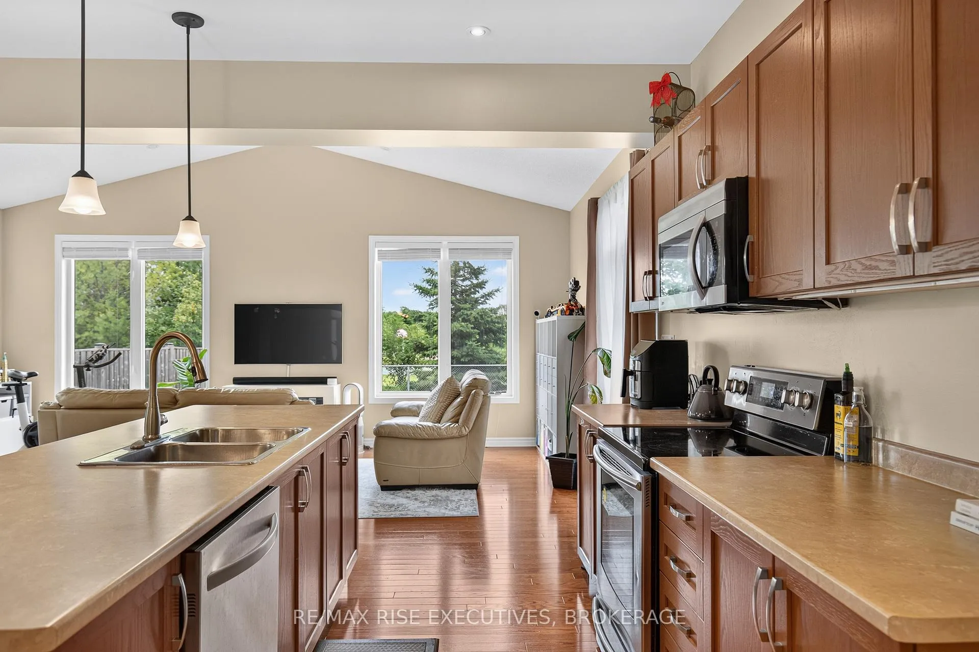 Photo 12 of 909 Edward Riley Drive, Kingston, City Northwest — HOMEH
