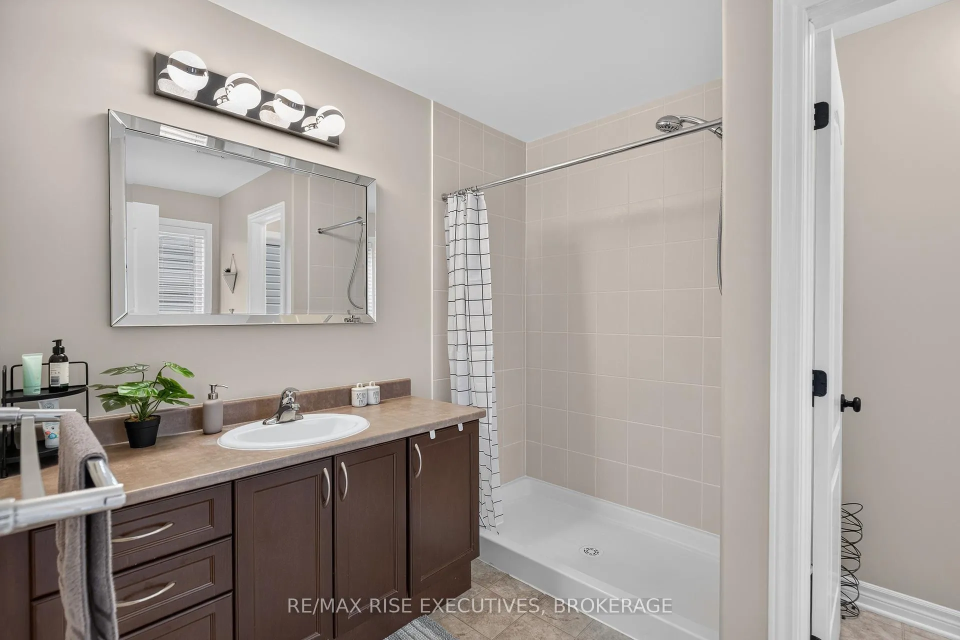Photo 20 of 909 Edward Riley Drive, Kingston, City Northwest — HOMEH