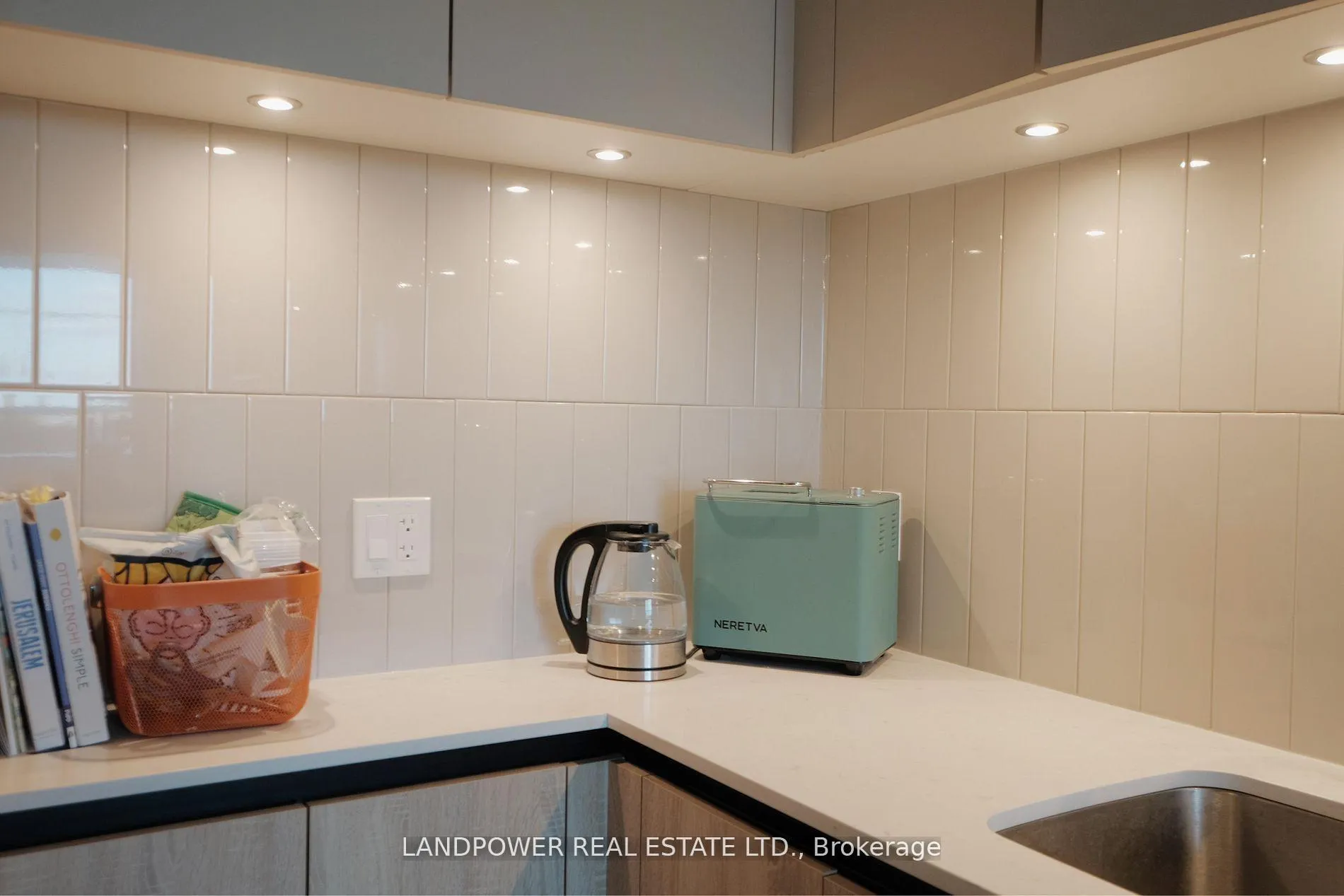 Photo 5 of Unit 313, 7950 Bathurst Street, Vaughan, Beverley Glen — HOMEH