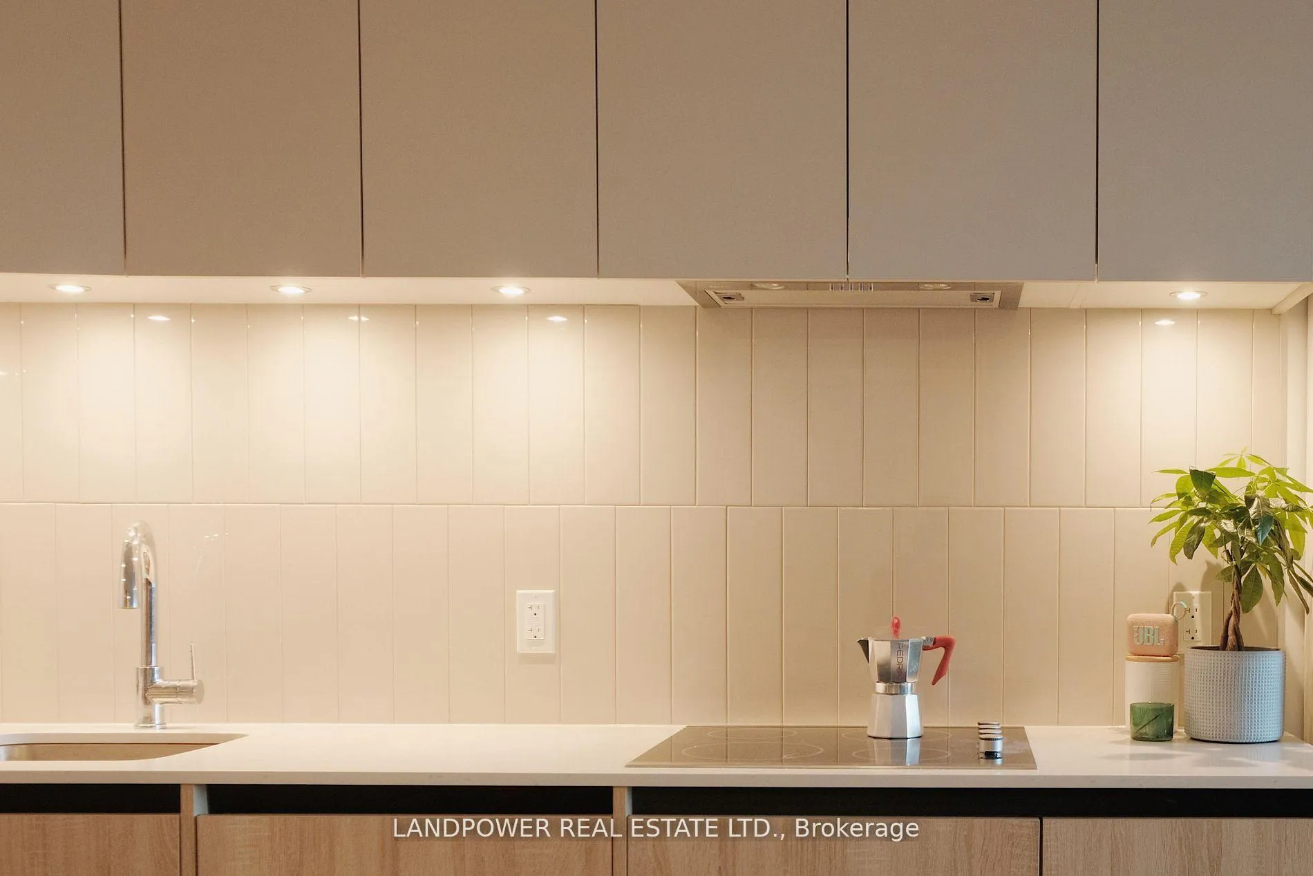 Photo 6 of Unit 313, 7950 Bathurst Street, Vaughan, Beverley Glen — HOMEH
