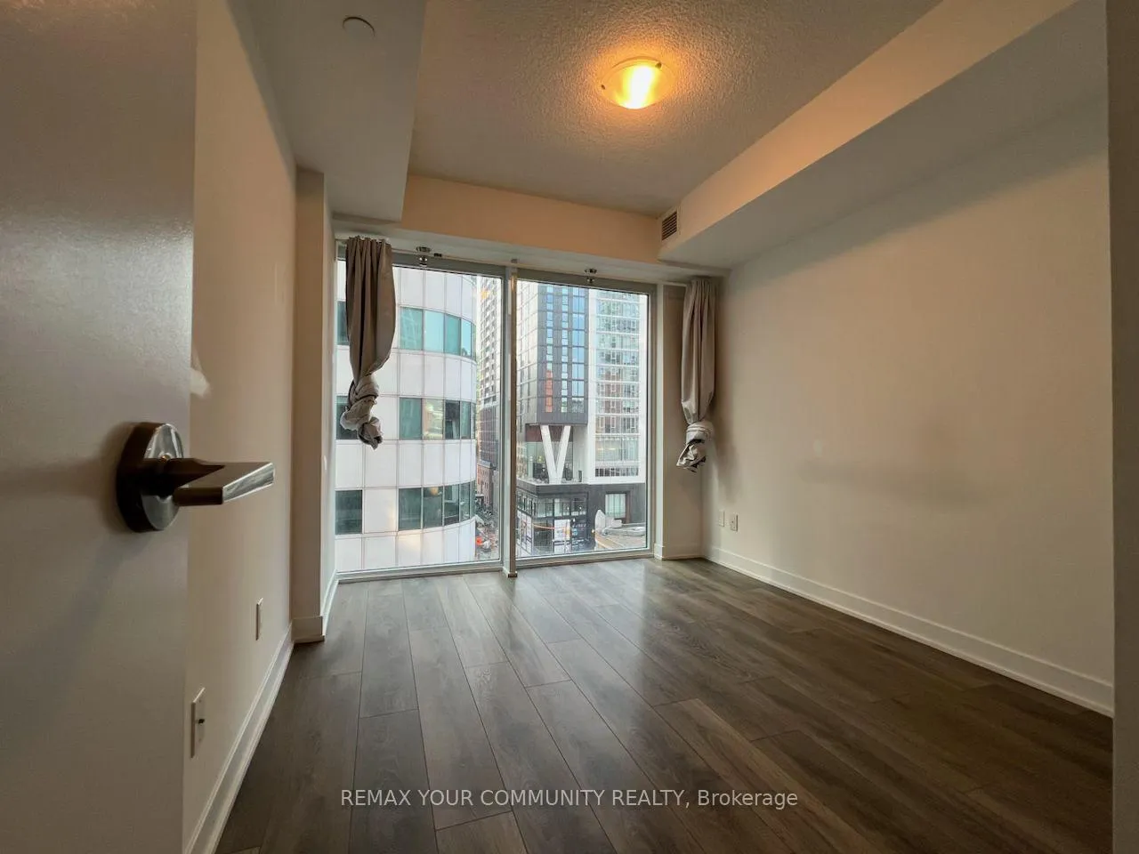 Photo 3 of Unit 603, 87 Peter Street, Toronto, Waterfront Communities — HOMEH