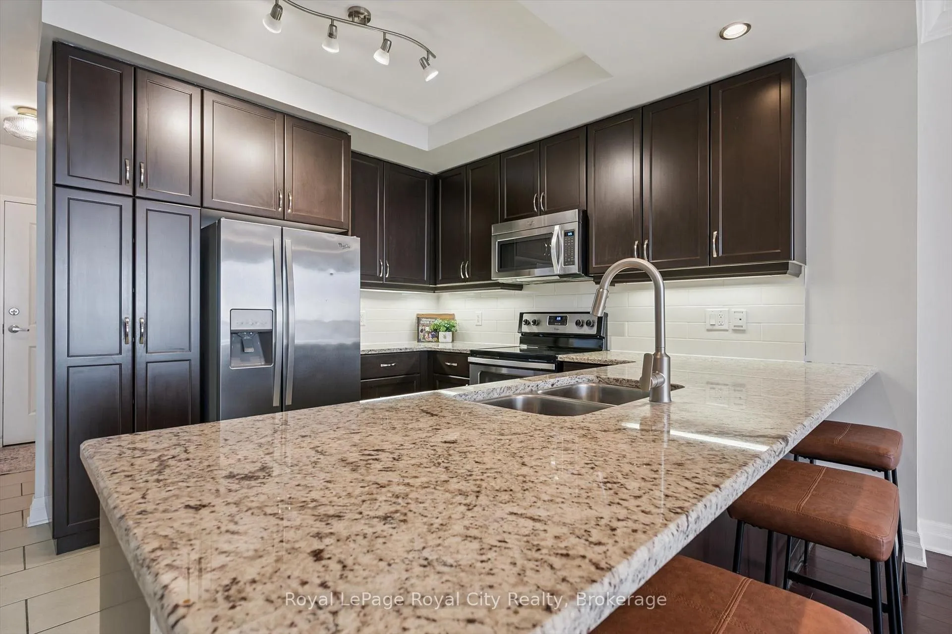 Photo 8 of Unit 1108, 160 Macdonell Street, Guelph, Downtown — HOMEH