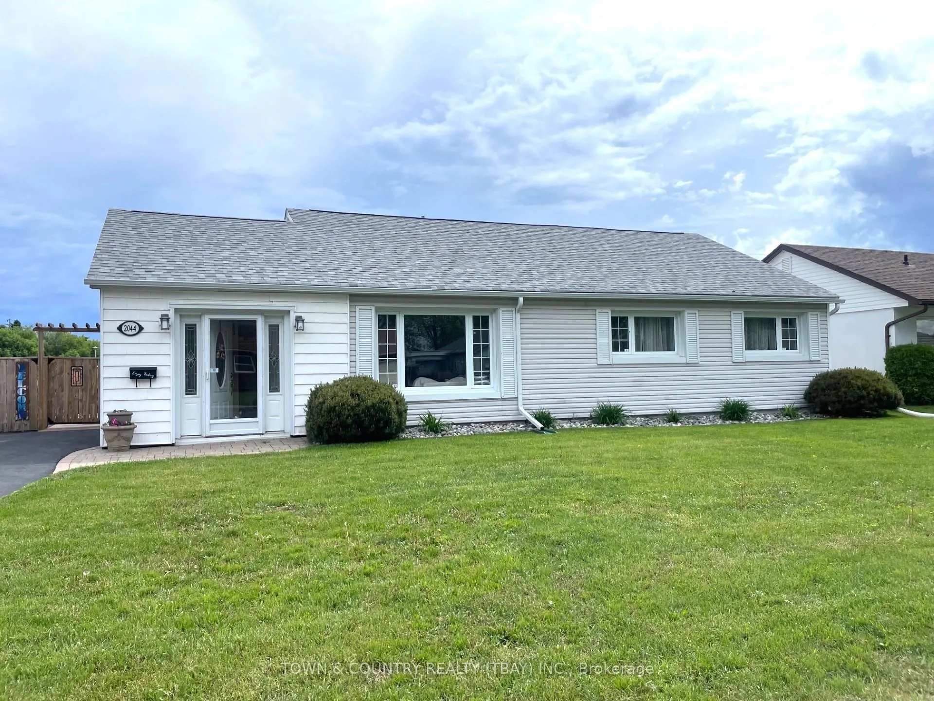 Photo 1 of 2044 Begin Street E, Thunder Bay, Green Acres — HOMEH