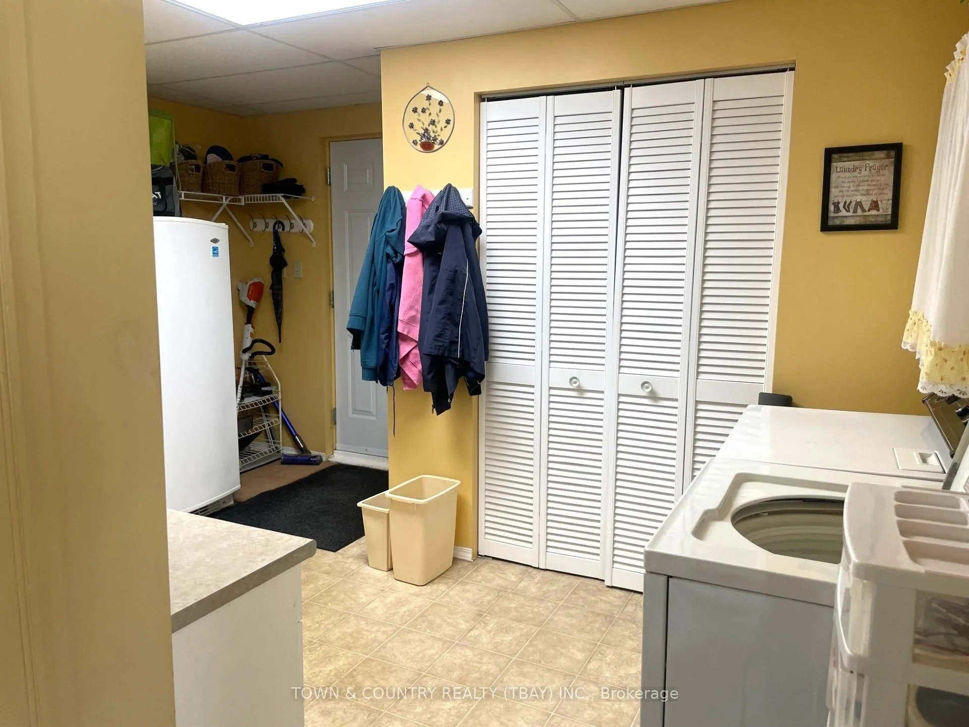 Photo 5 of 2044 Begin Street E, Thunder Bay, Green Acres — HOMEH