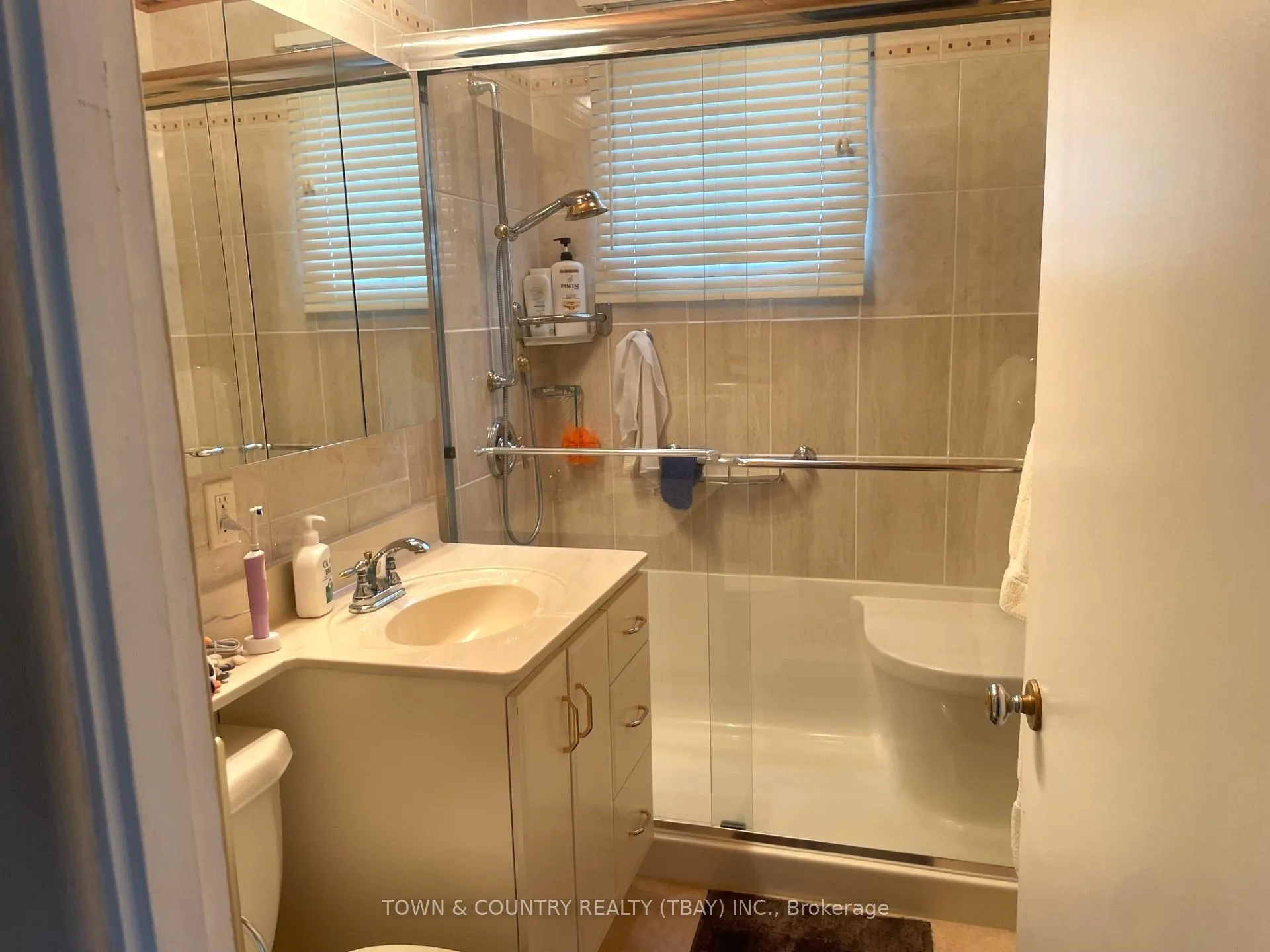 Photo 7 of 2044 Begin Street E, Thunder Bay, Green Acres — HOMEH